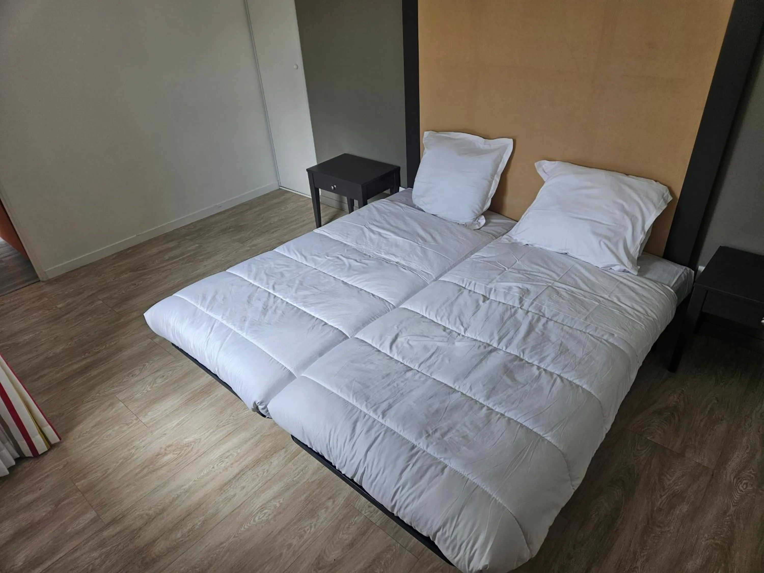 Bedroom, Bed in Terres de France - Appart Hôtel Rouen Flaubert