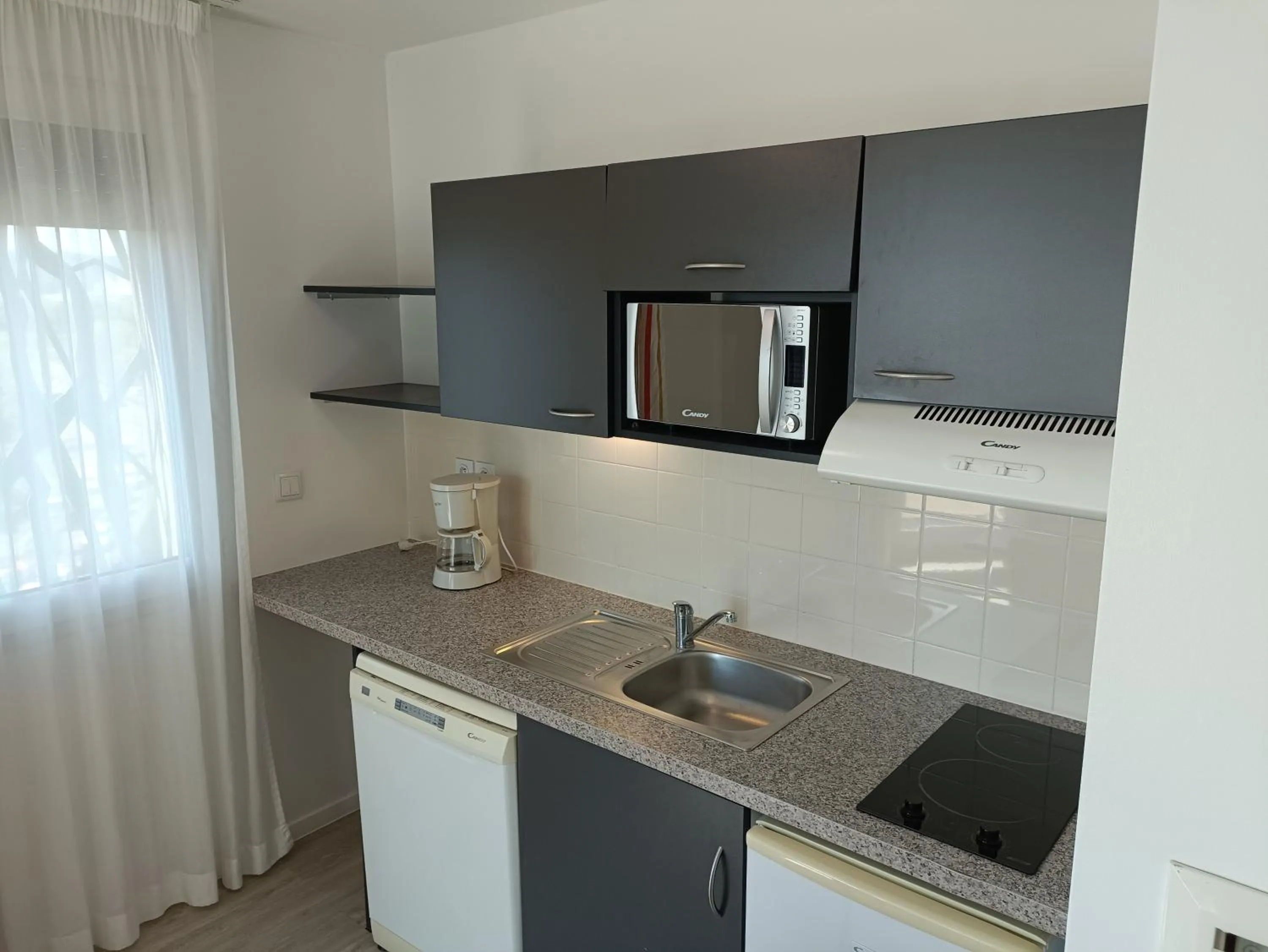 Kitchen or kitchenette in Terres de France - Appart Hôtel Rouen Flaubert