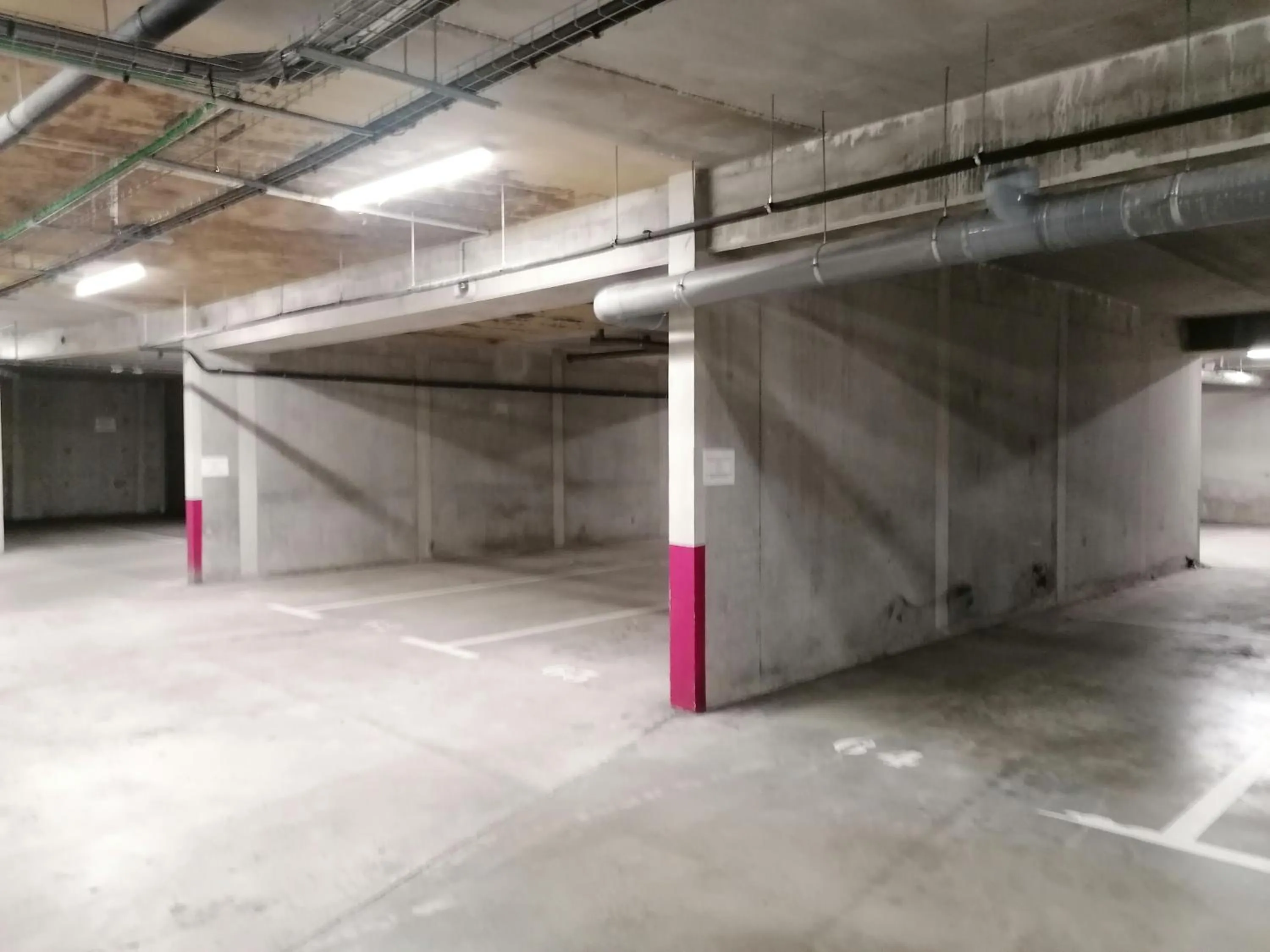 Parking in Terres de France - Appart Hôtel Rouen Flaubert