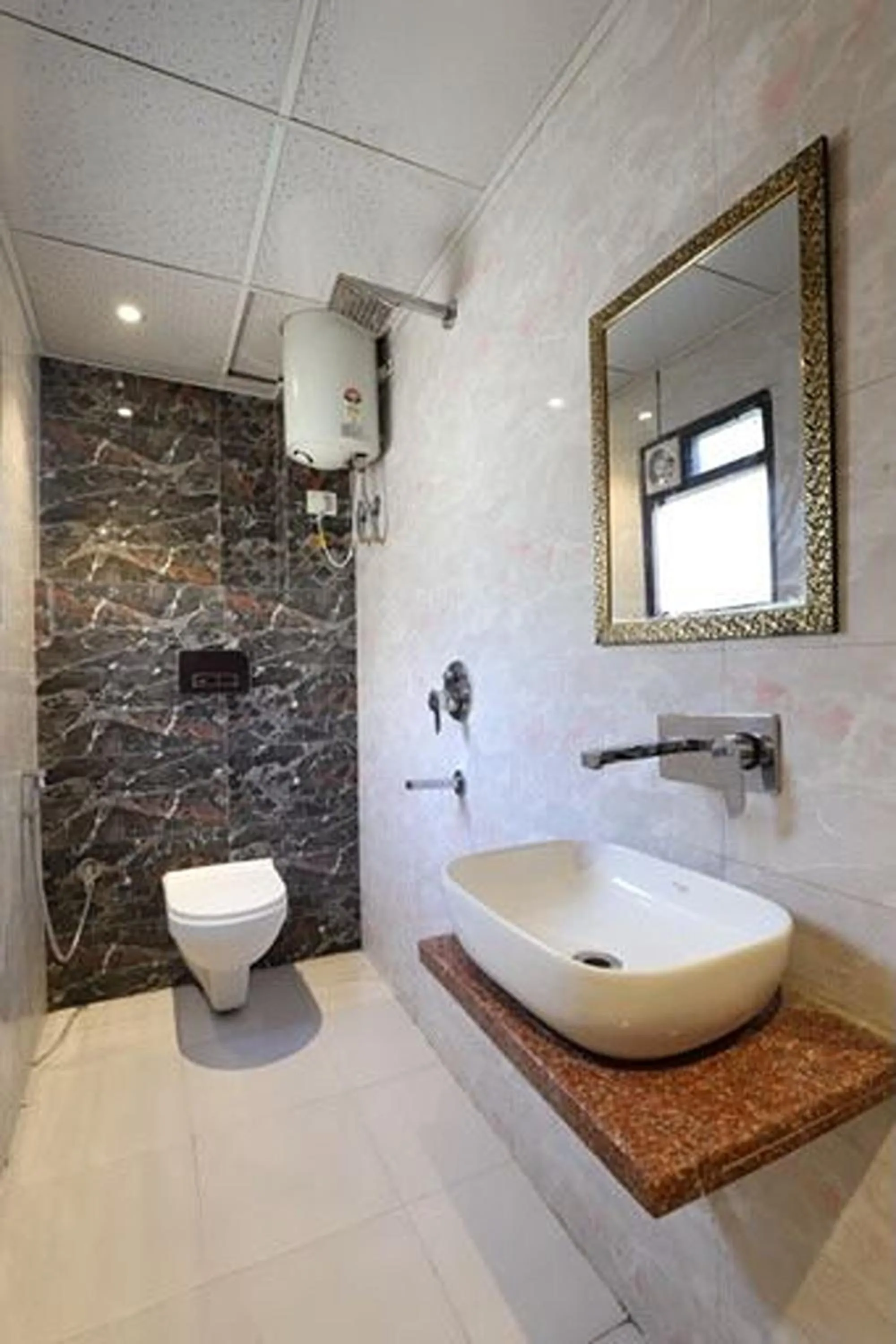 Bathroom in Hotel Amrit Near Old Delhi Railway Station