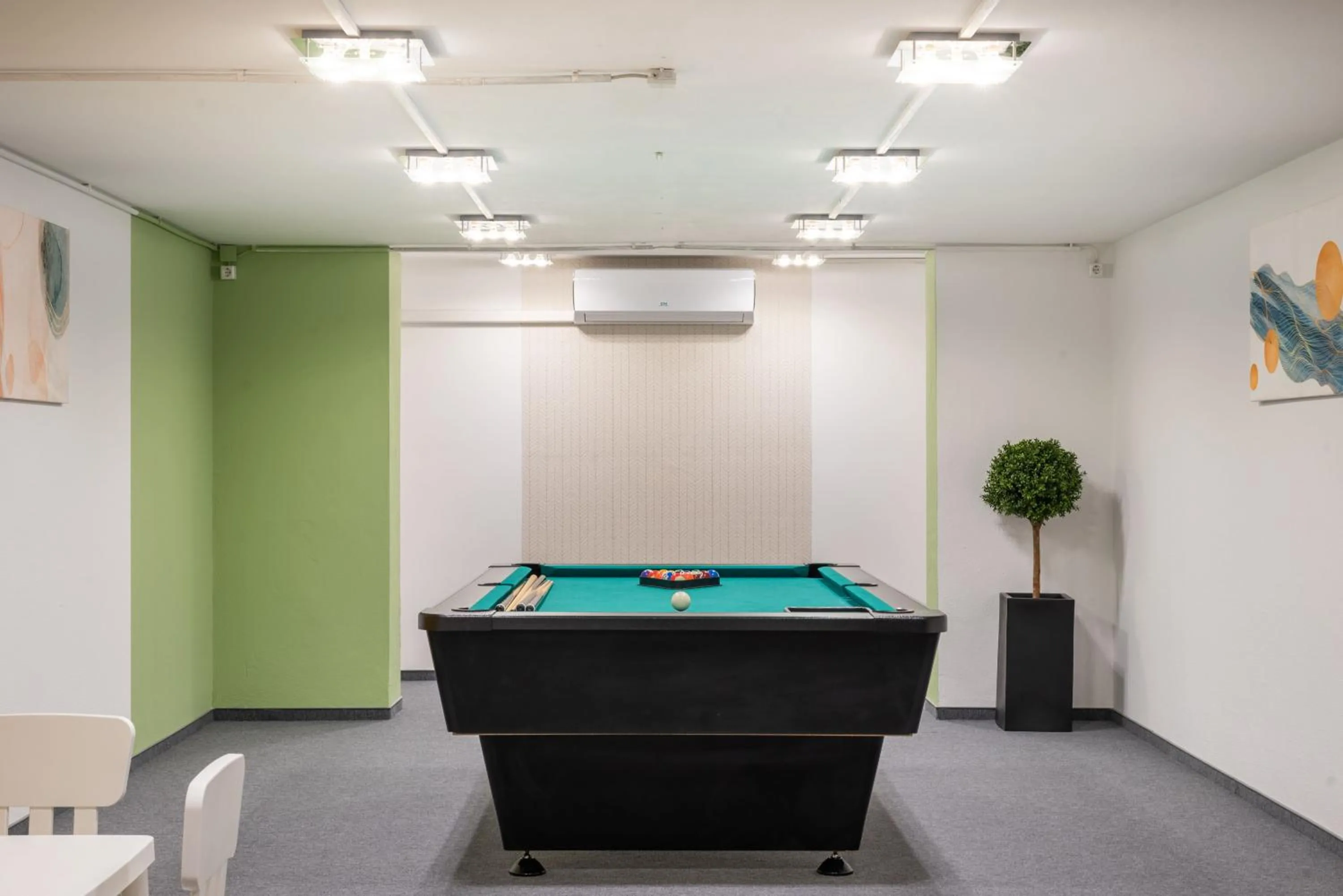 Billiard in Holdvirág Hotel