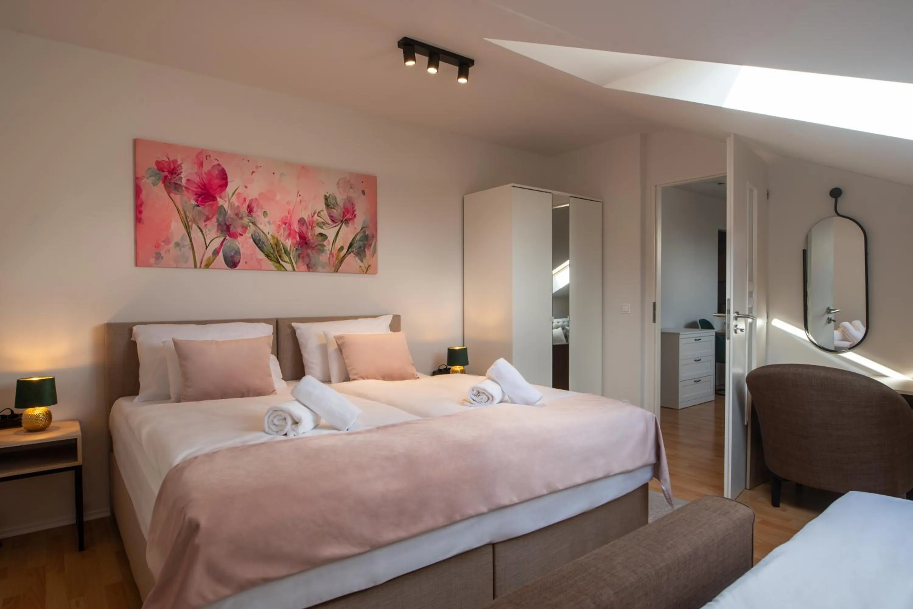 Bedroom, Bed in Holdvirág Hotel