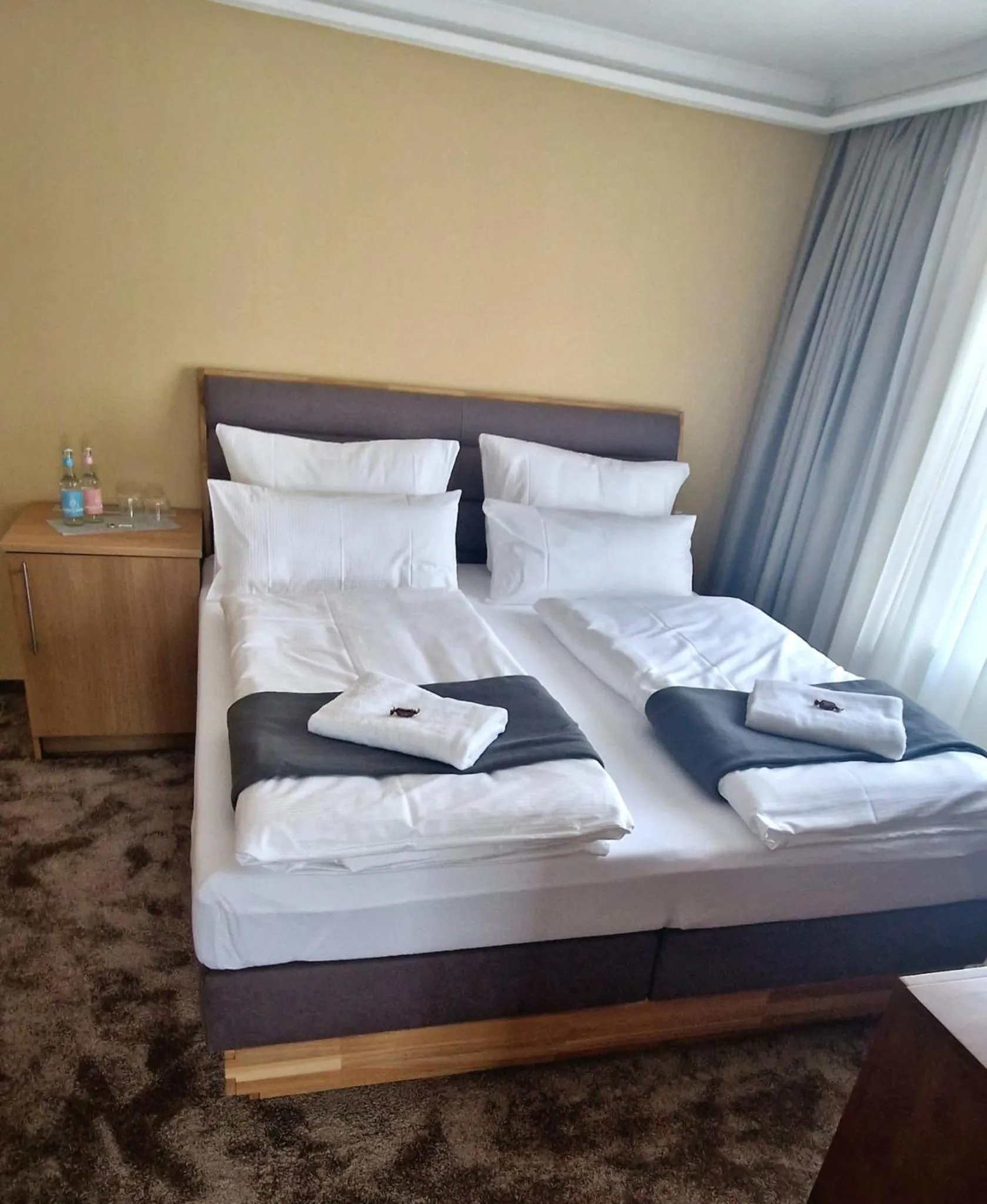 Bed in Hotel Rhin Inn