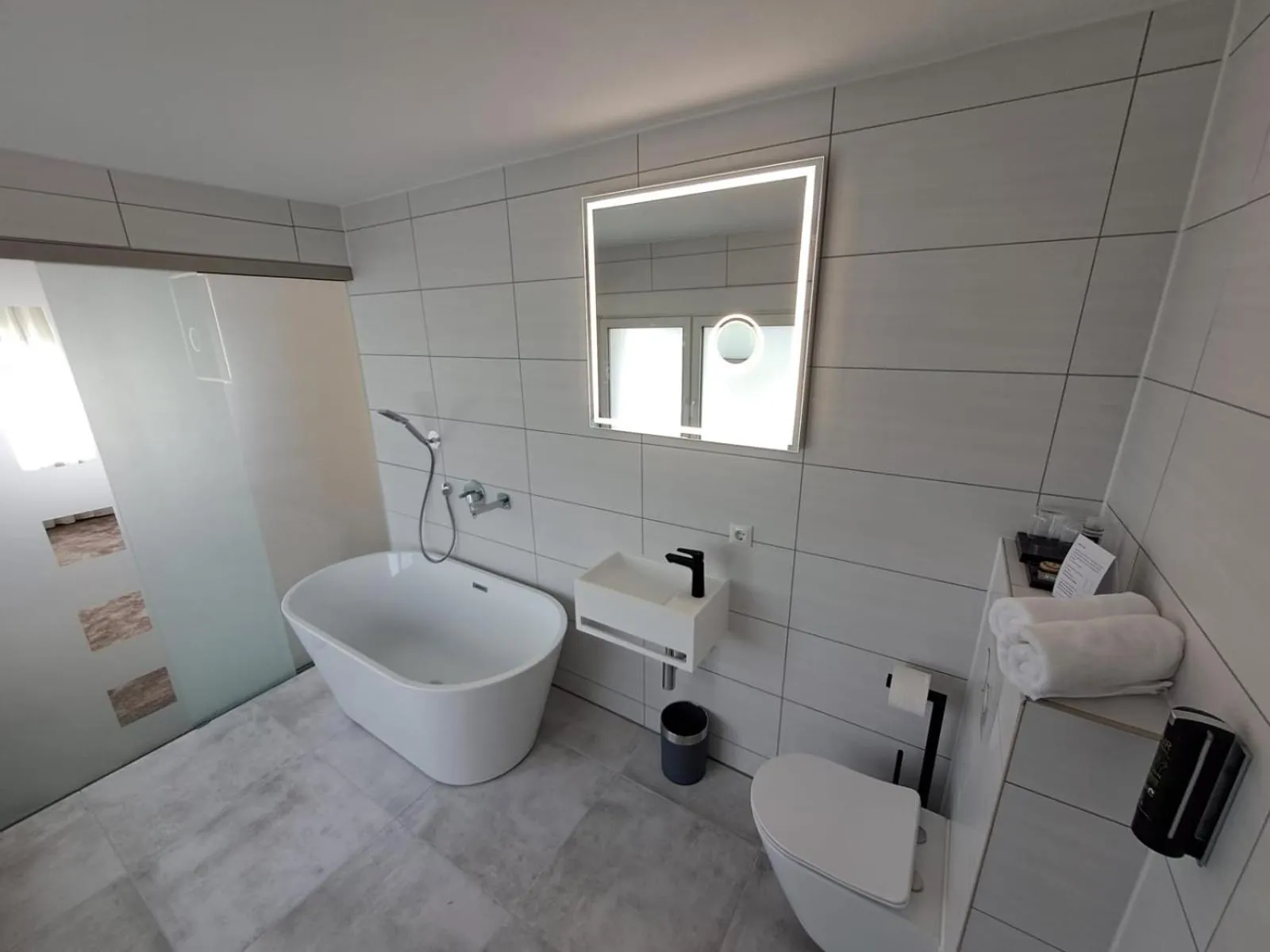 Shower in Hotel Rhin Inn