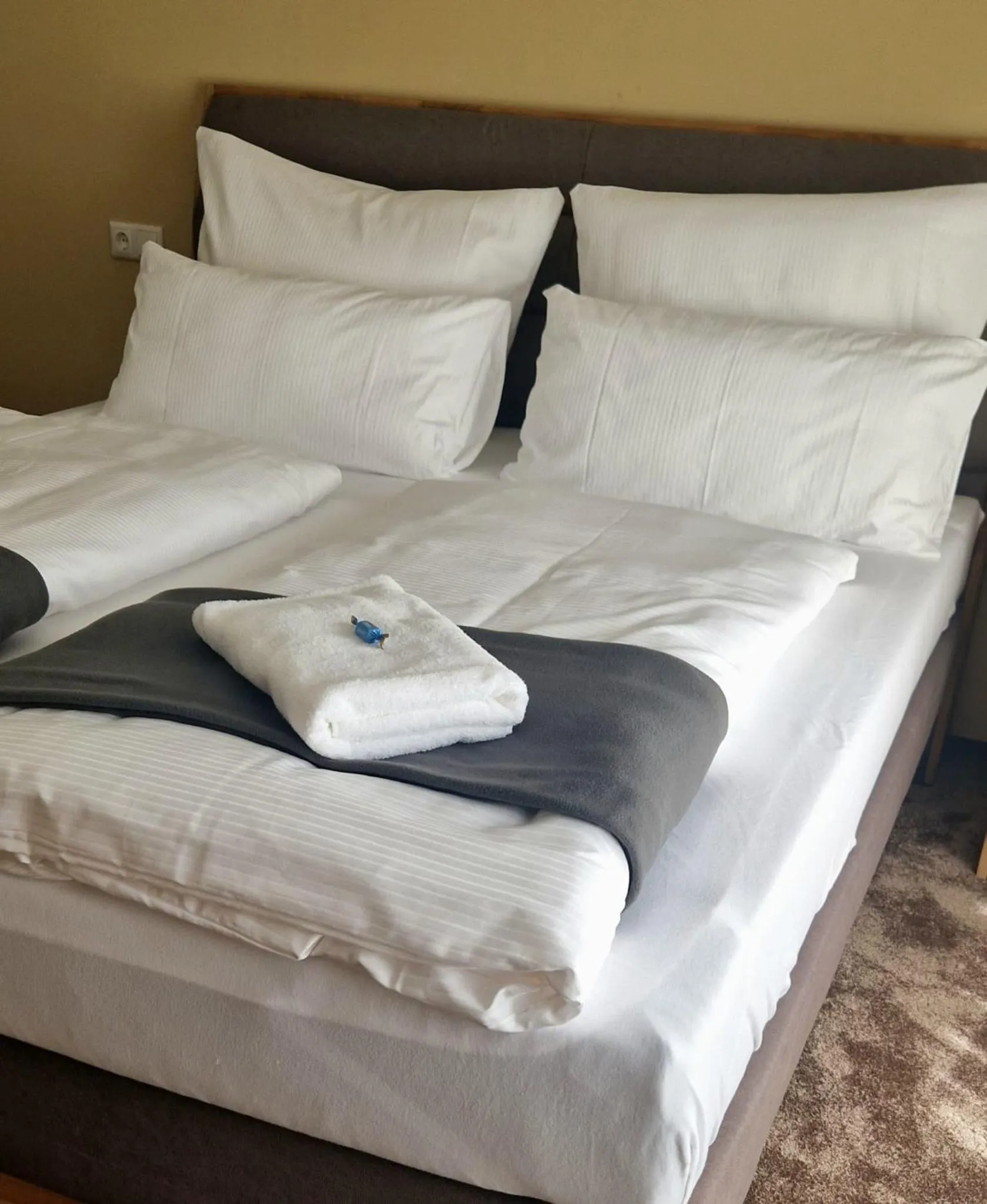 Bed in Hotel Rhin Inn