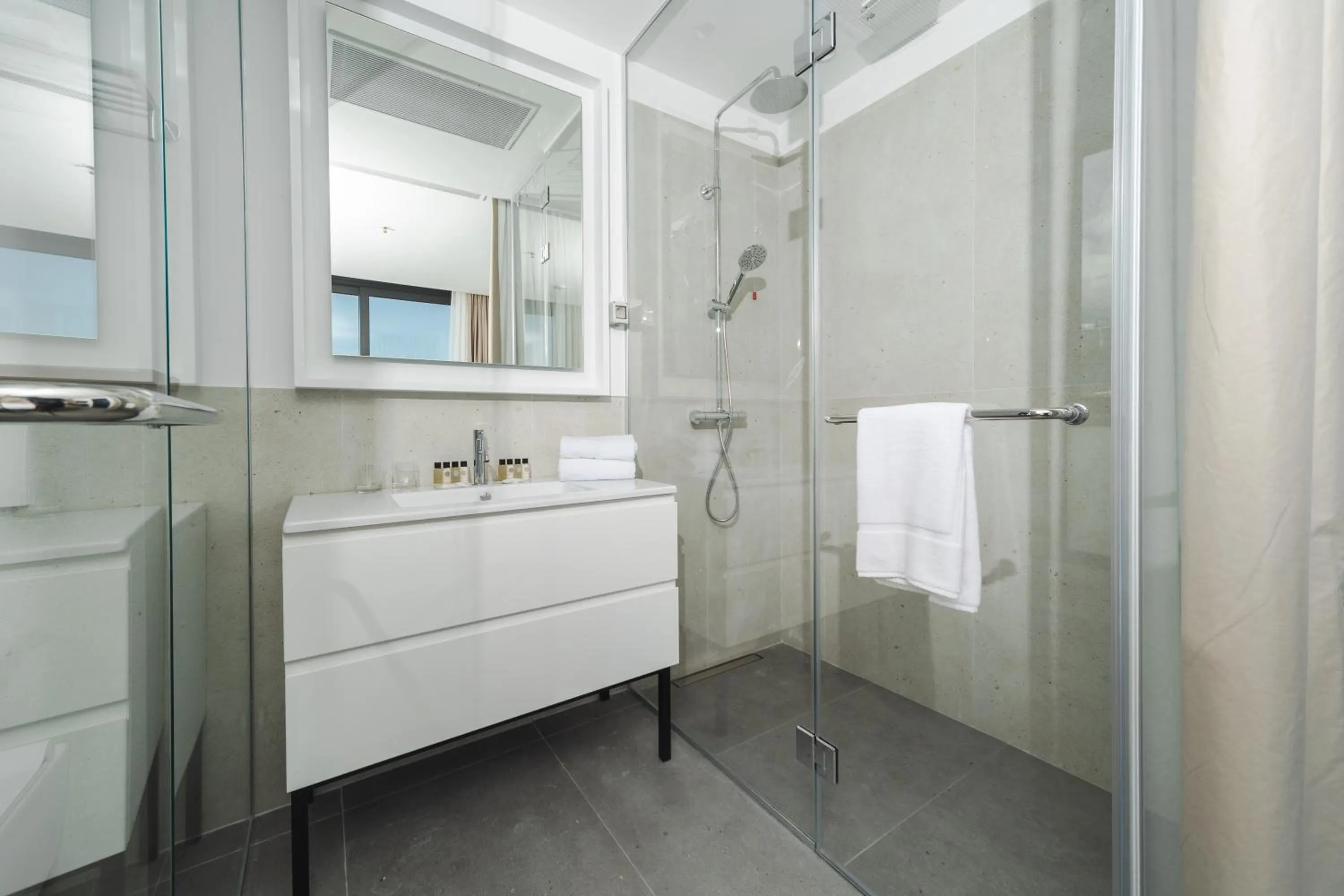 Shower in Boutique Hotel Shell