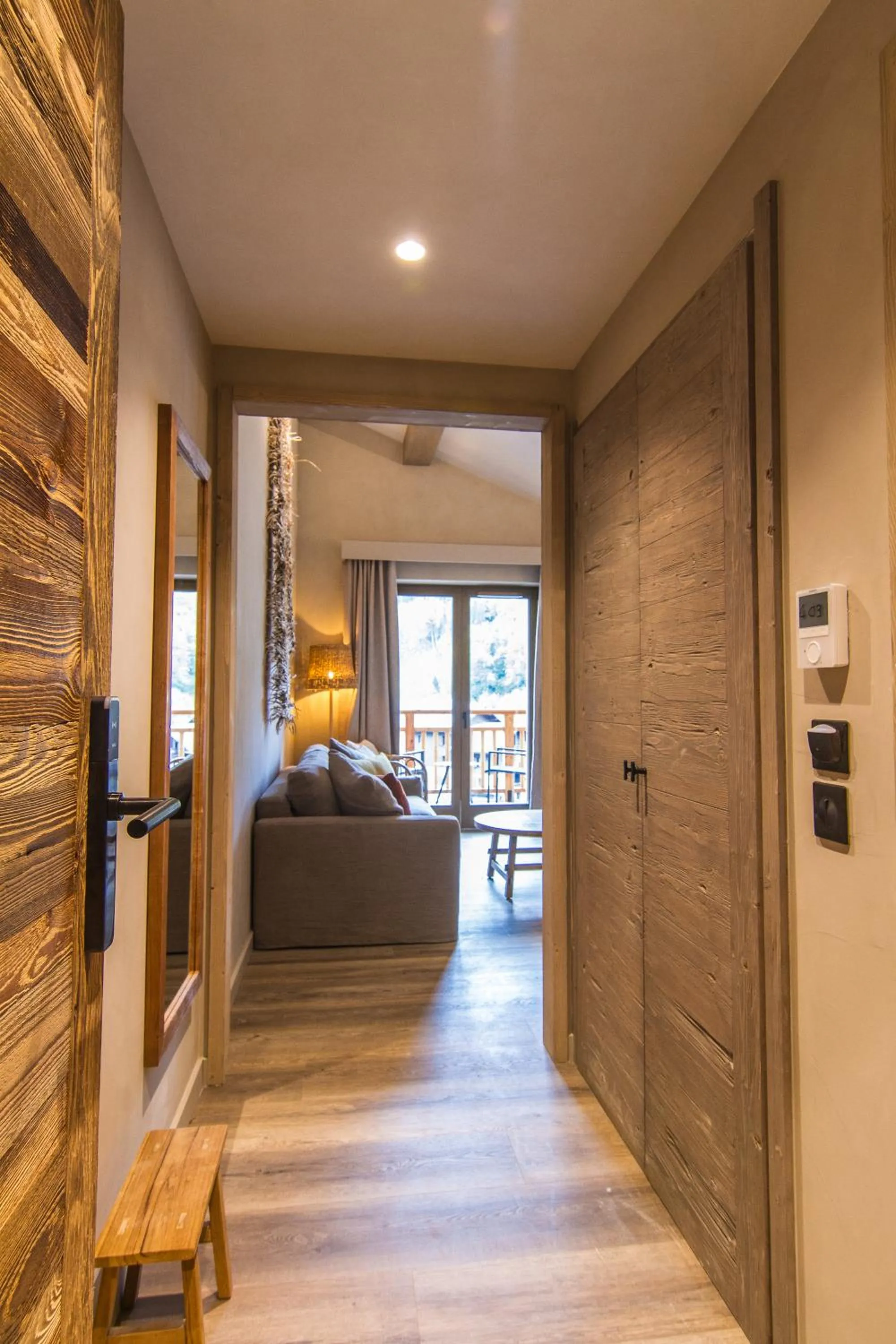 wardrobe, Bed in Hôtel de la Roche
