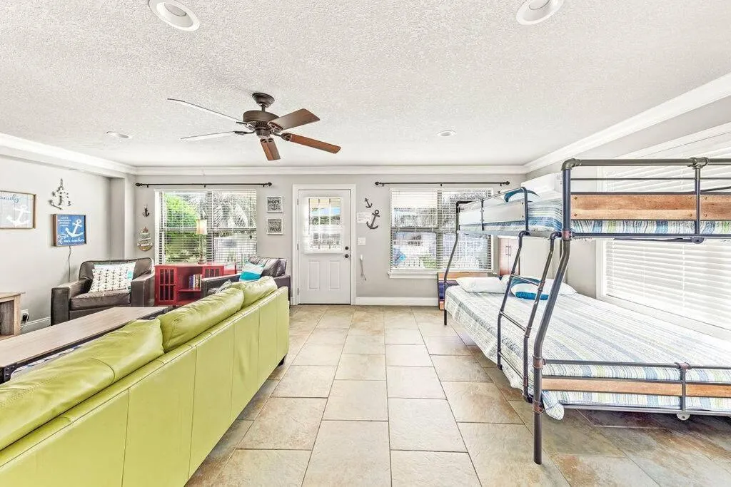 Bed in Foley Palms & OWA Resort / Pool