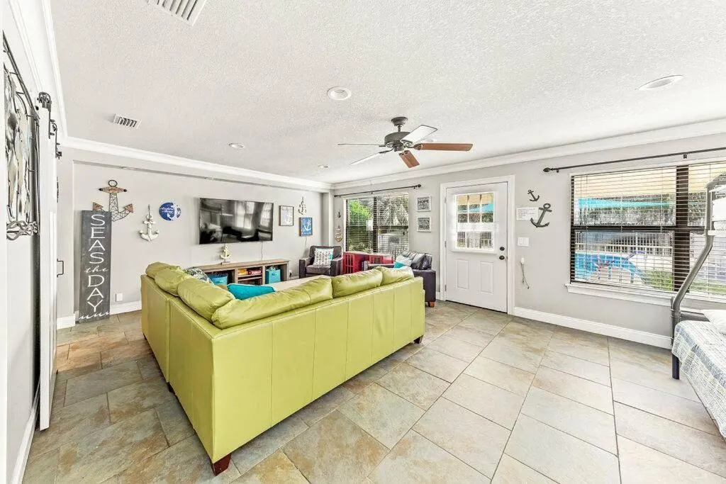 TV and multimedia in Foley Palms & OWA Resort / Pool