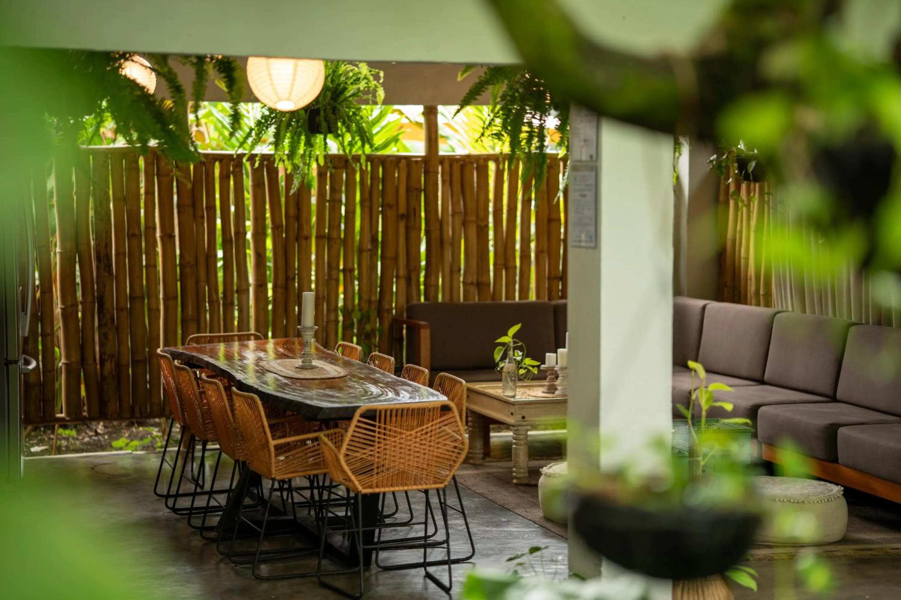 Communal kitchen in Suwa Villa Arenal