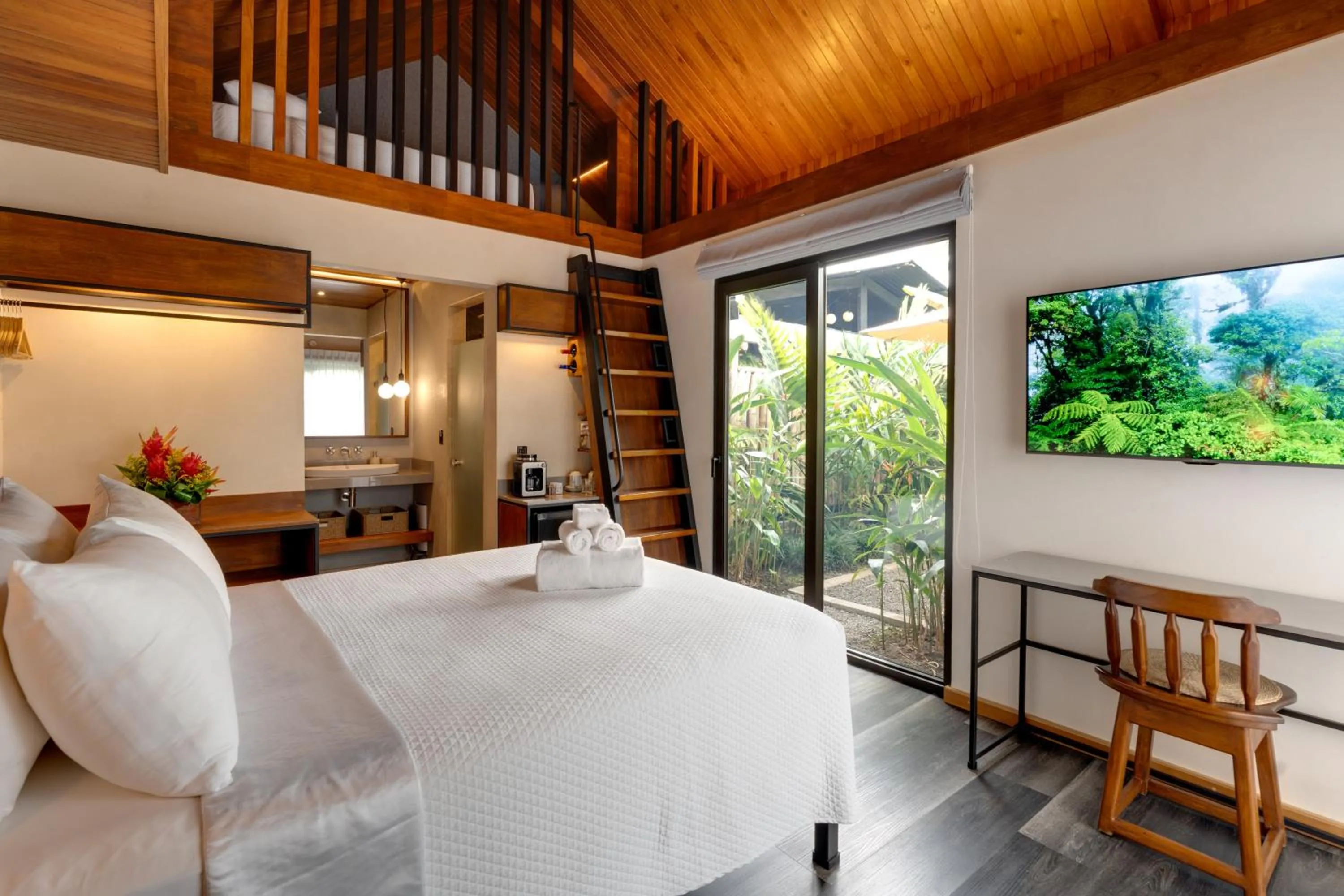 Bedroom, Bed in Suwa Villa Arenal