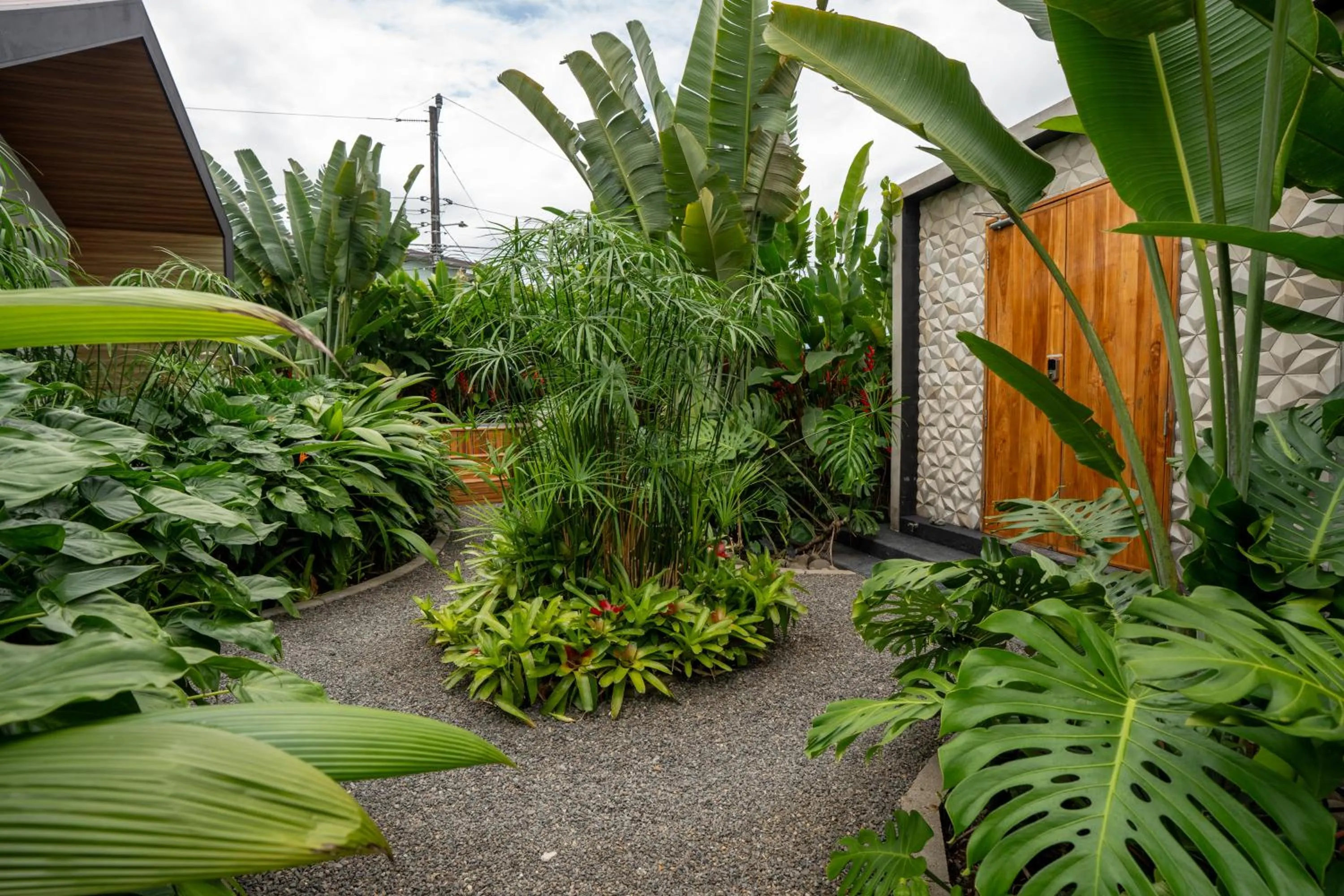 Garden view in Suwa Villa Arenal