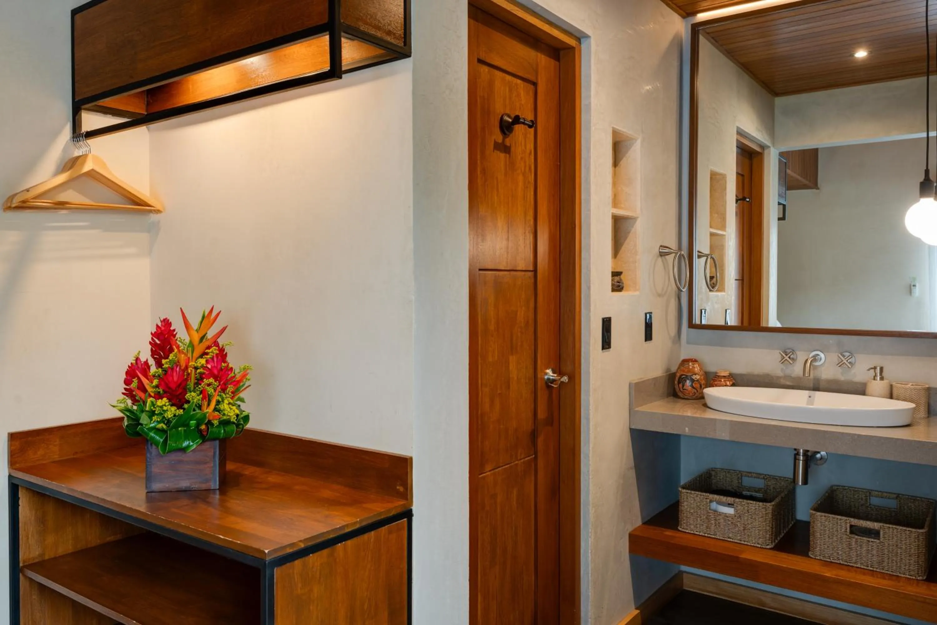 Bathroom in Suwa Villa Arenal