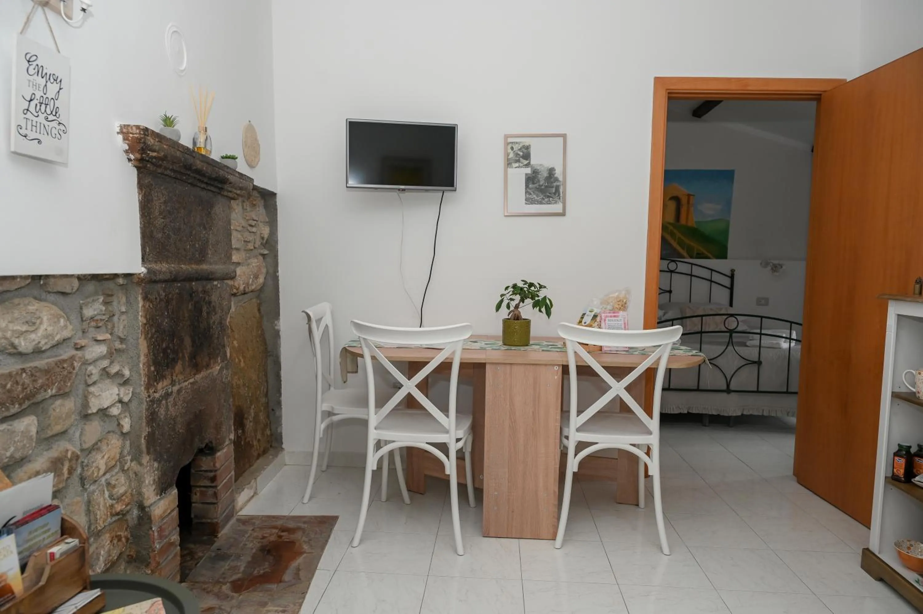 TV and multimedia in Karlin's house Anzi - albergo diffuso