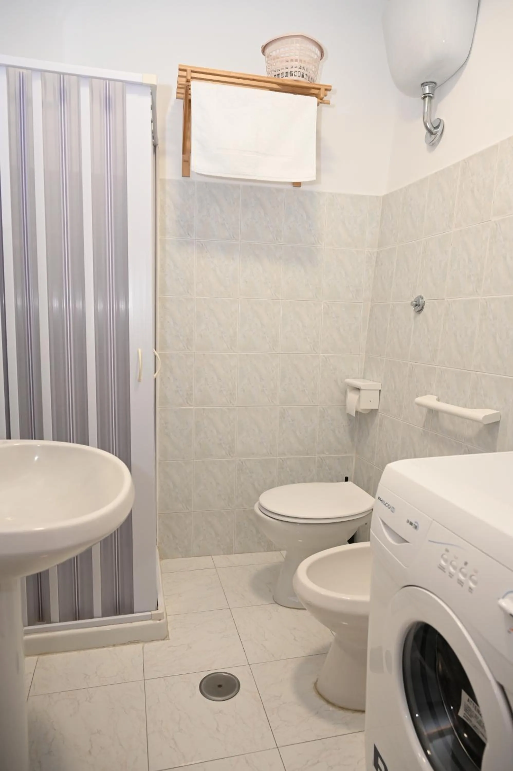 washing machine in Karlin's house Anzi - albergo diffuso