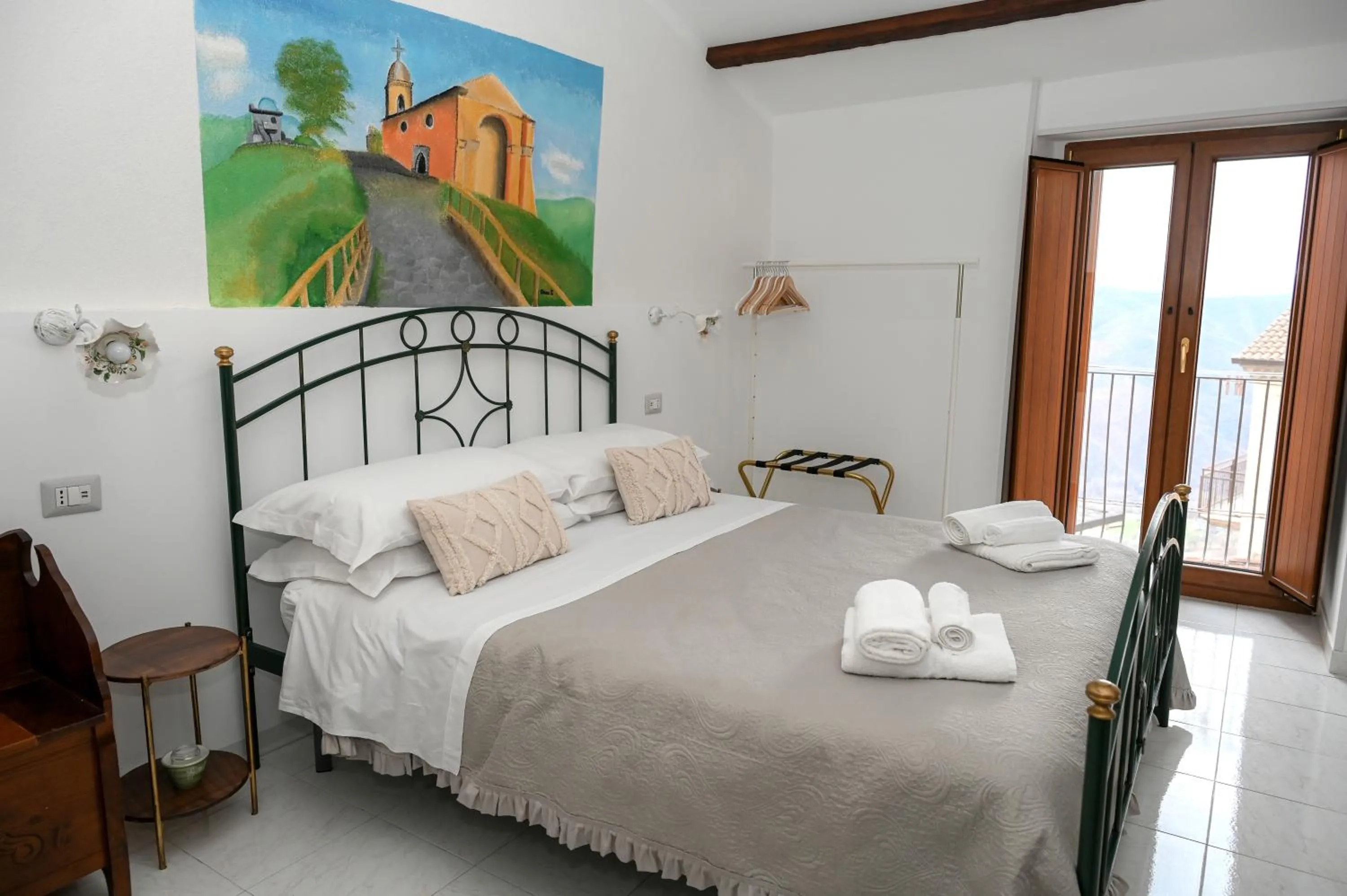 Bedroom, Bed in Karlin's house Anzi - albergo diffuso