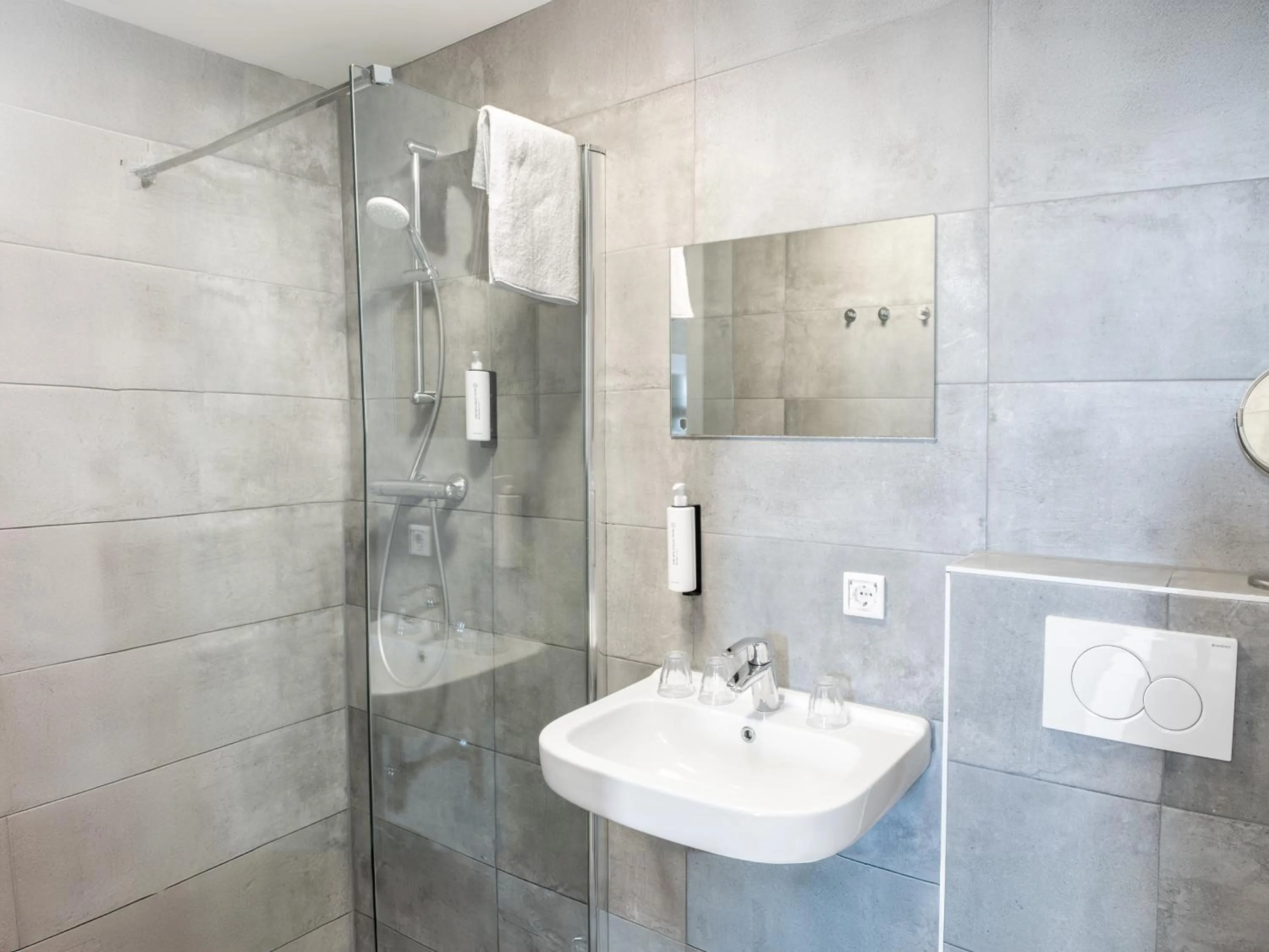 Bathroom in Amsterdam Lake Hotel