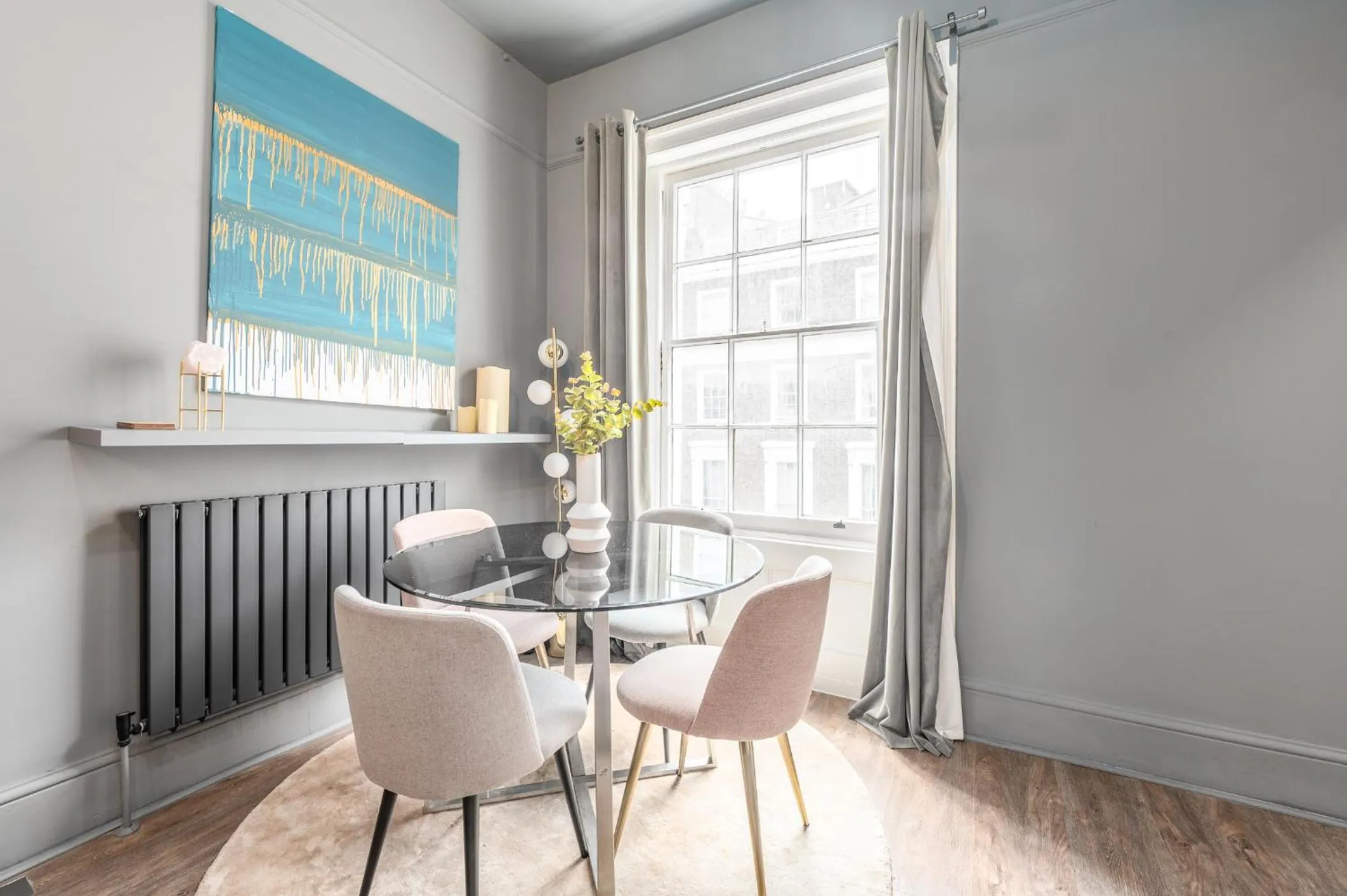 Dining area in Paddington by CAPITAL