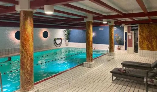 Swimming pool in Hotel Restaurant De Zwaan