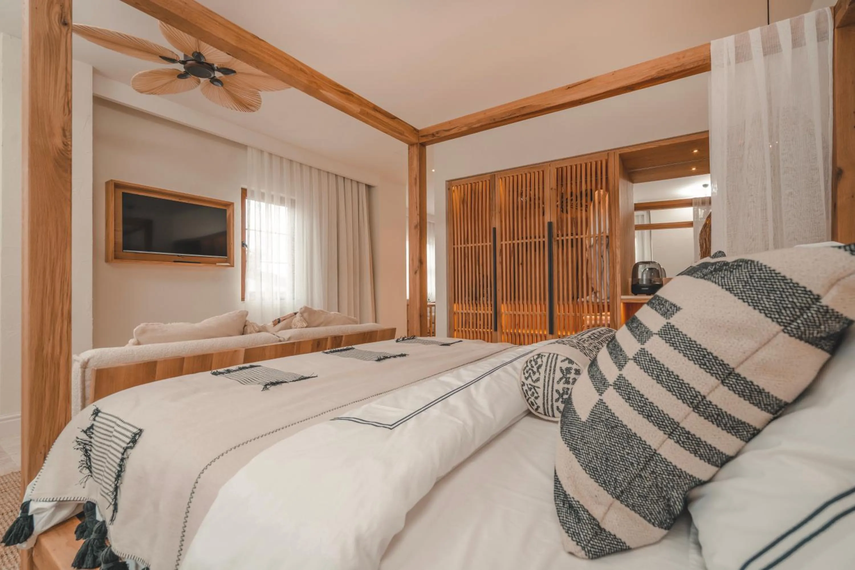 Bed in 6 ROOMS BY AZUMARE