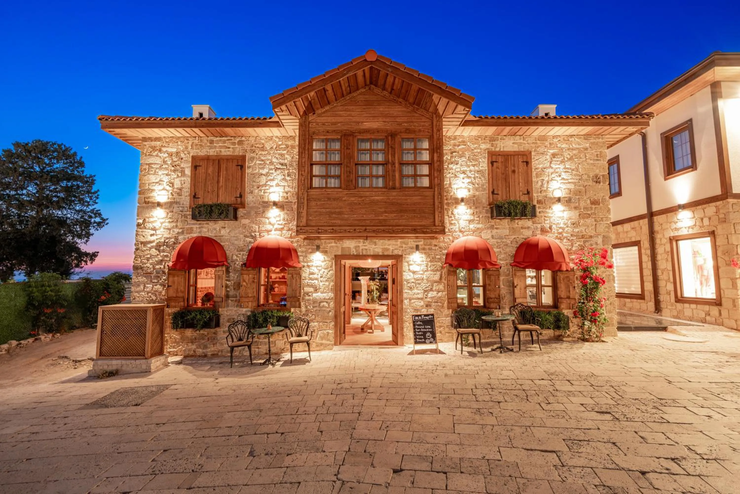 Property building in 6 ROOMS BY AZUMARE