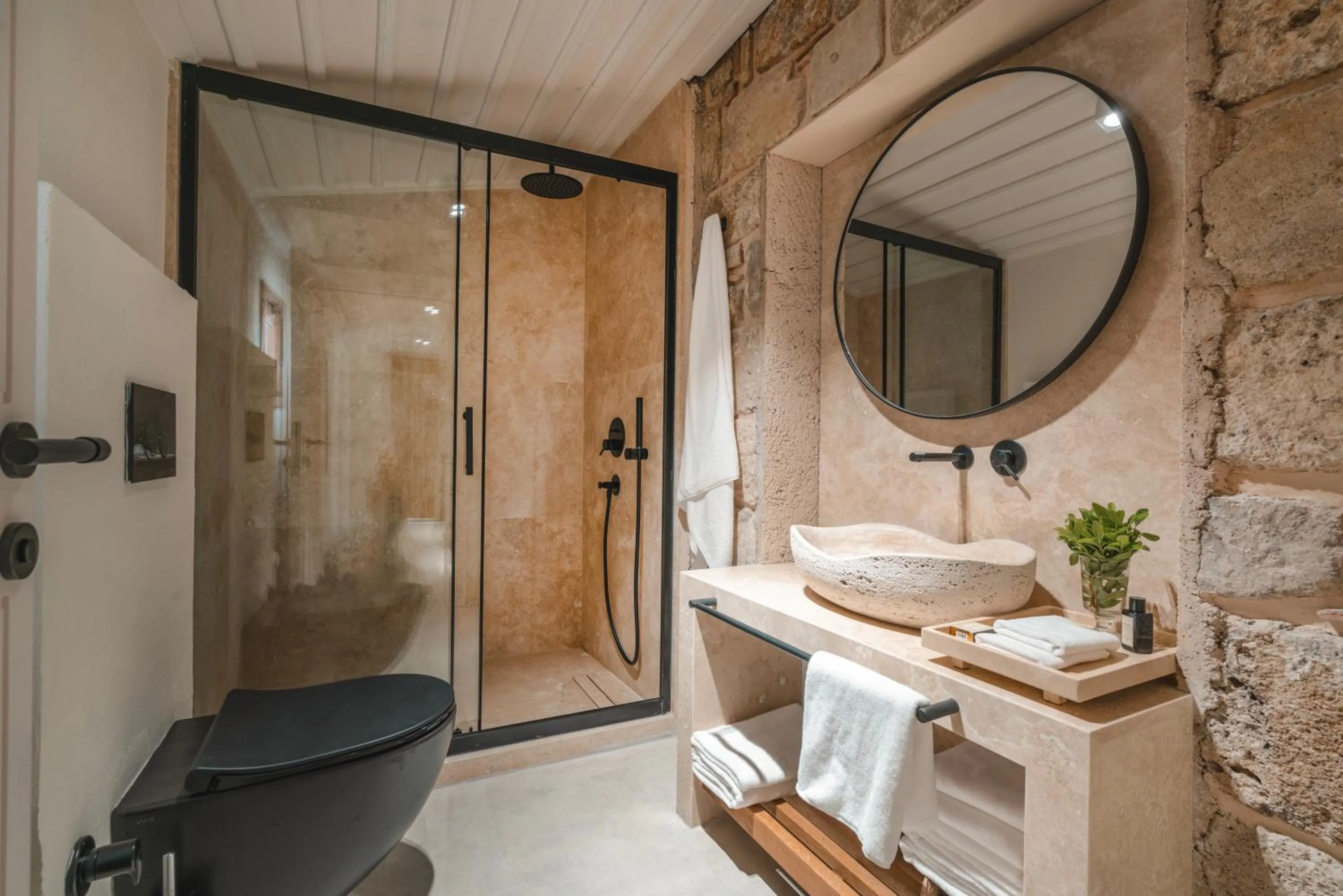 Shower in 6 ROOMS BY AZUMARE