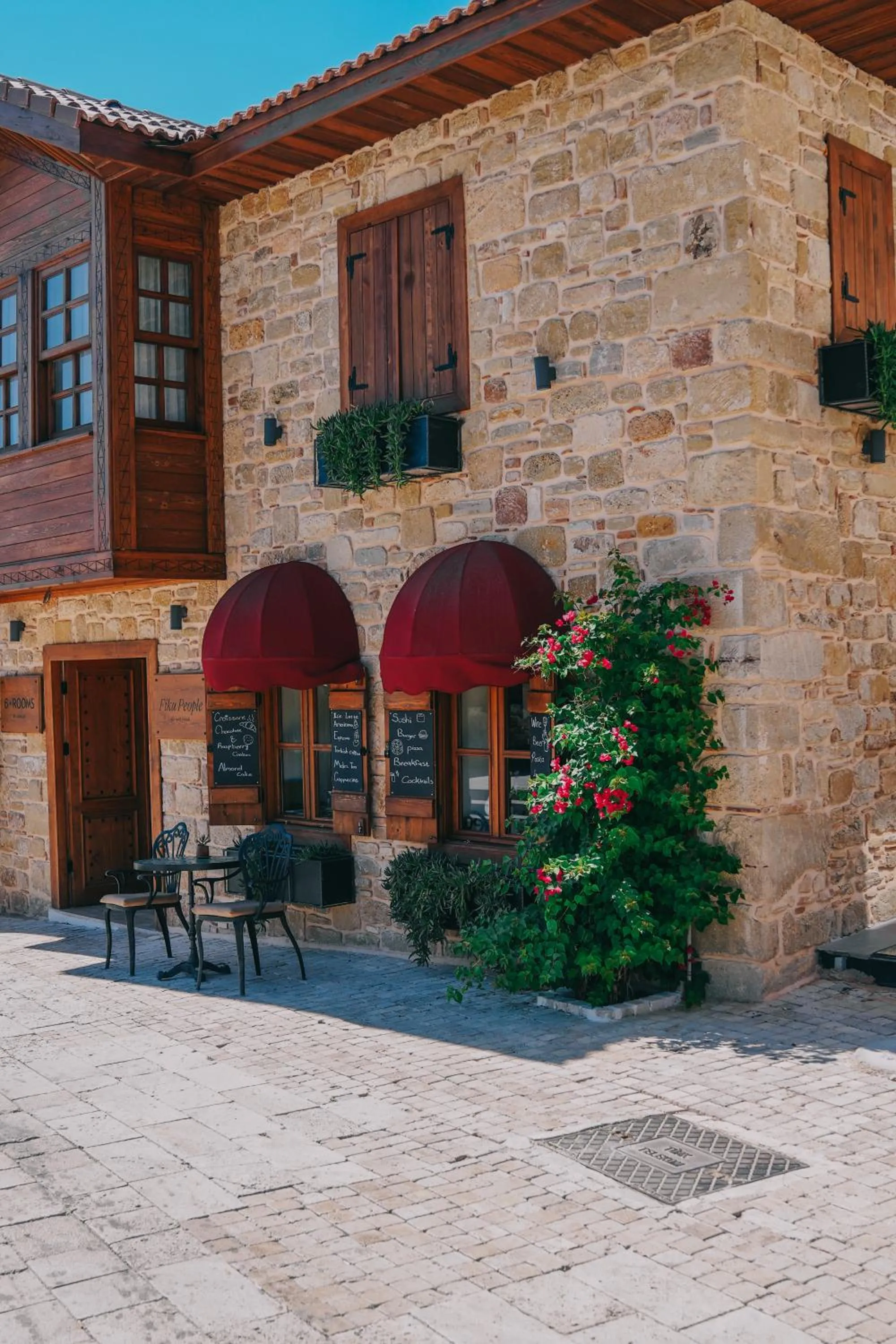 Property building in 6 ROOMS BY AZUMARE