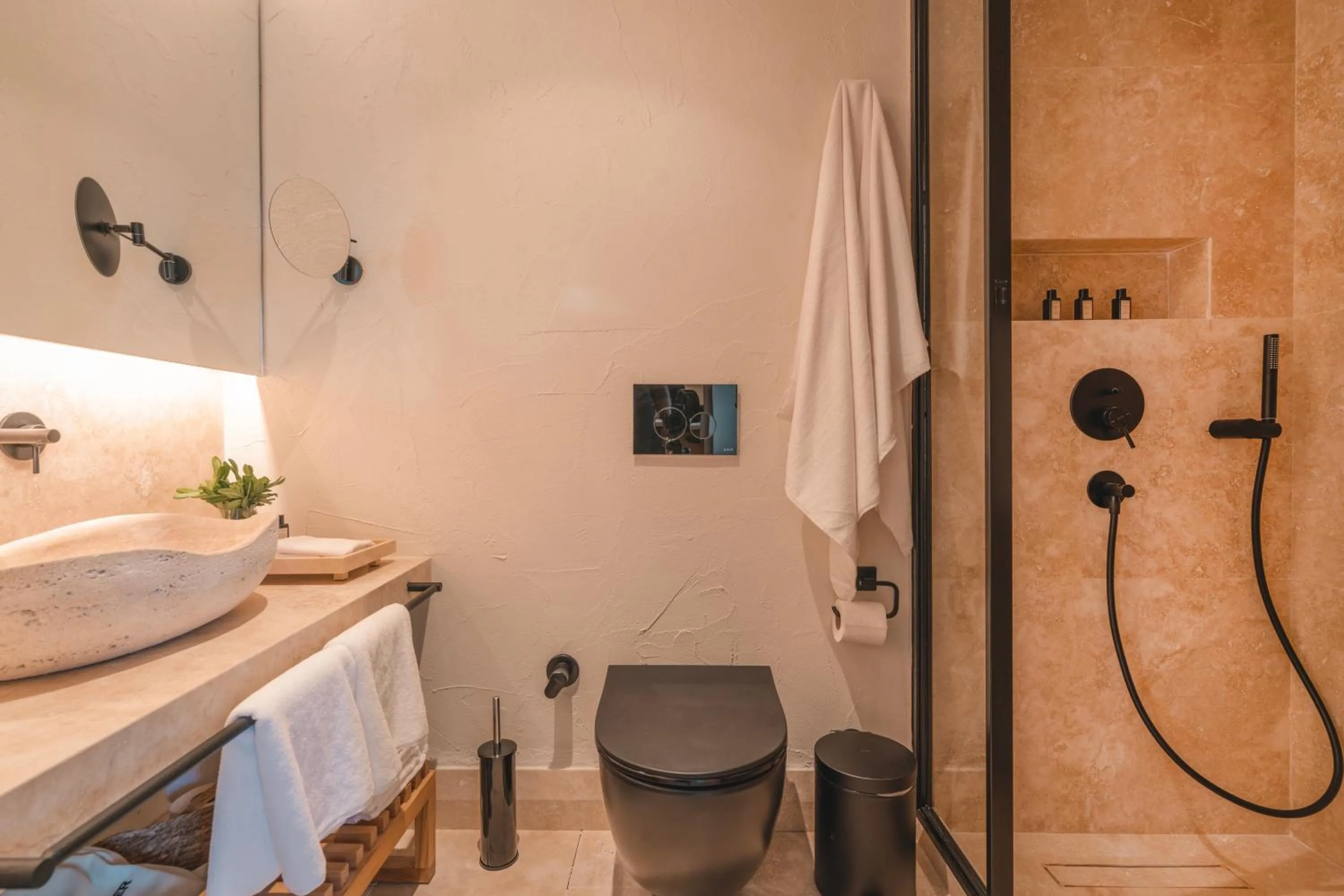 Shower in 6 ROOMS BY AZUMARE