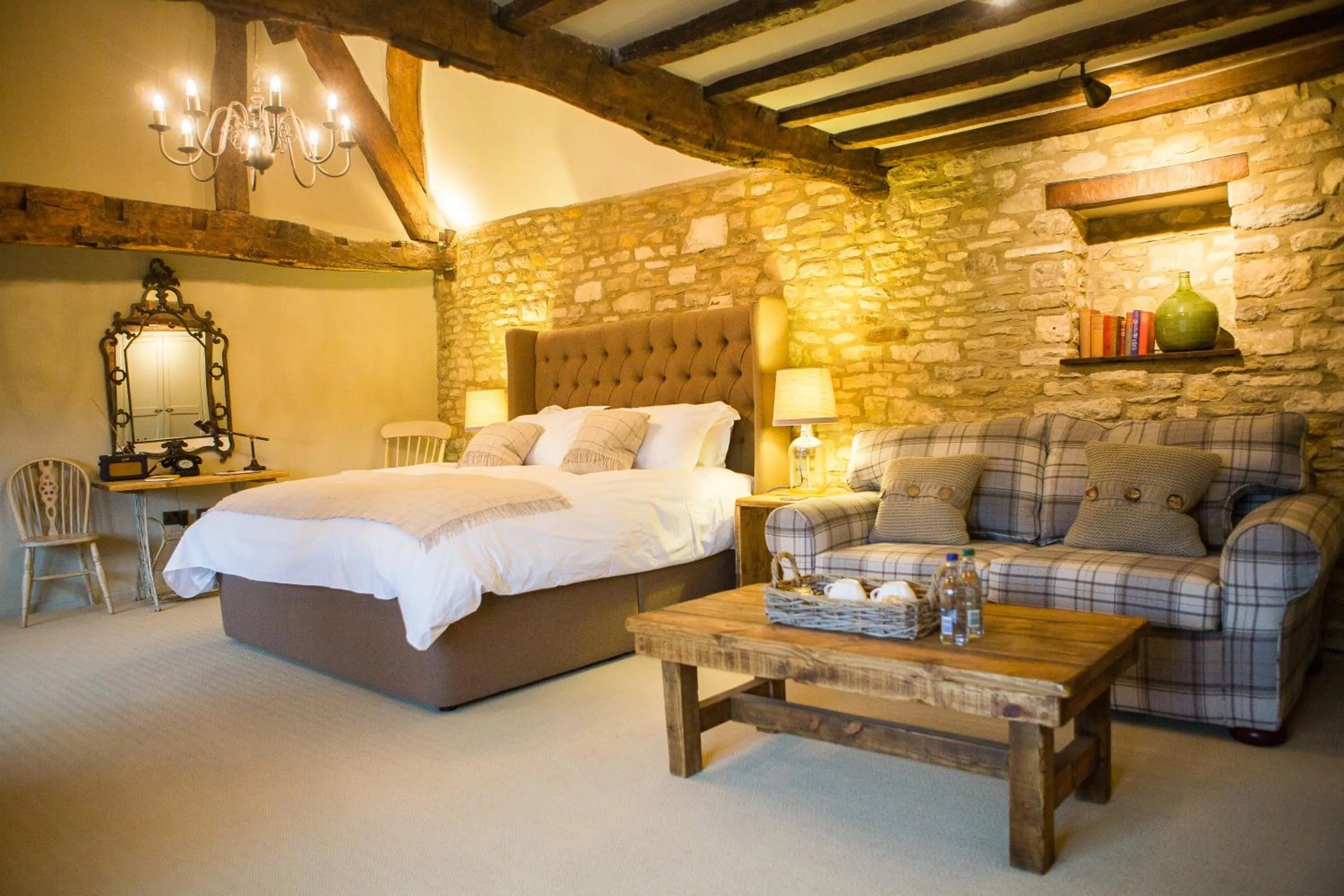 Bedroom, Bed in The Porch House