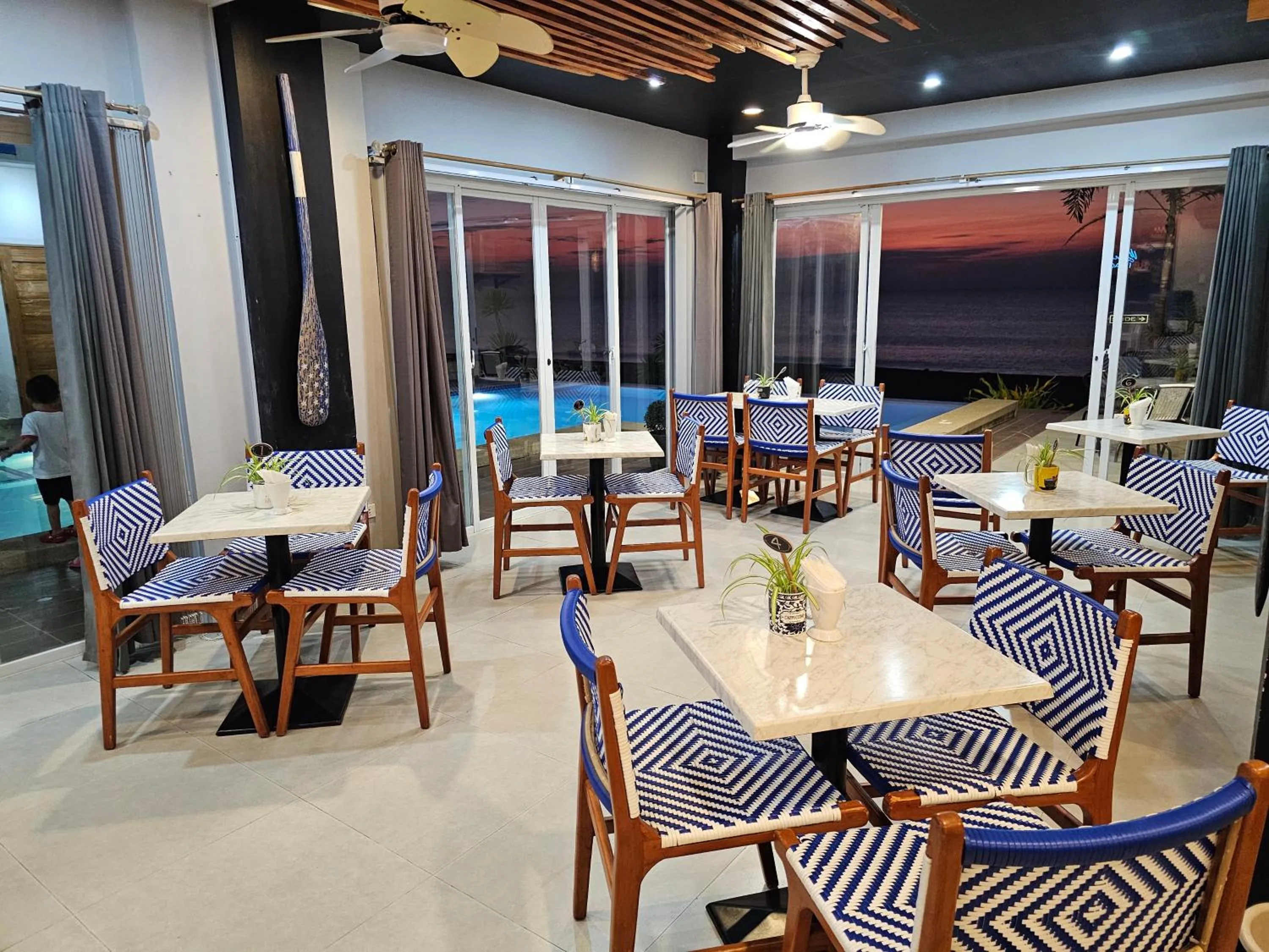 Restaurant/places to eat in Blue Coast Beach Hotel
