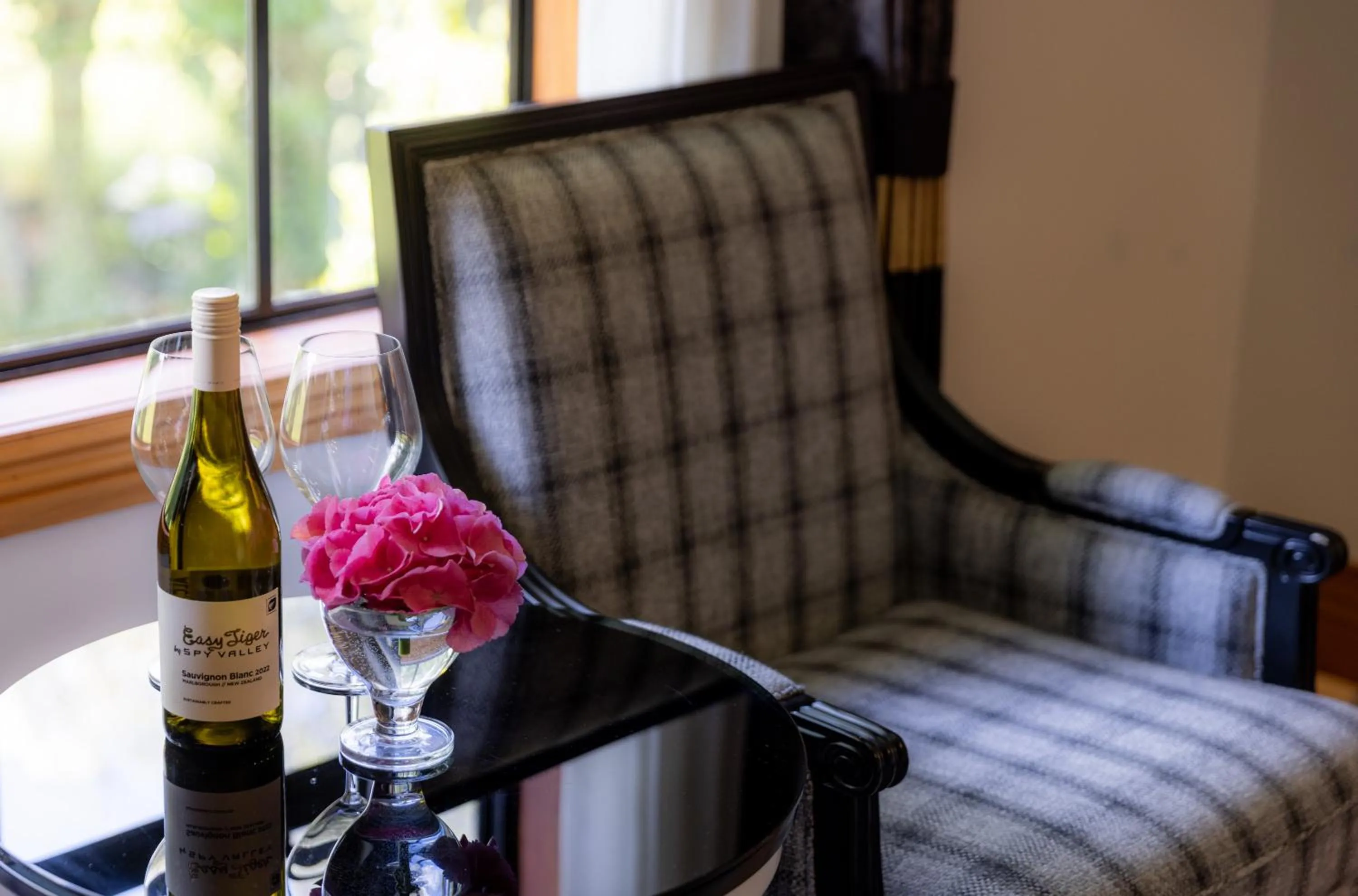 Seating area in Hana Lodge