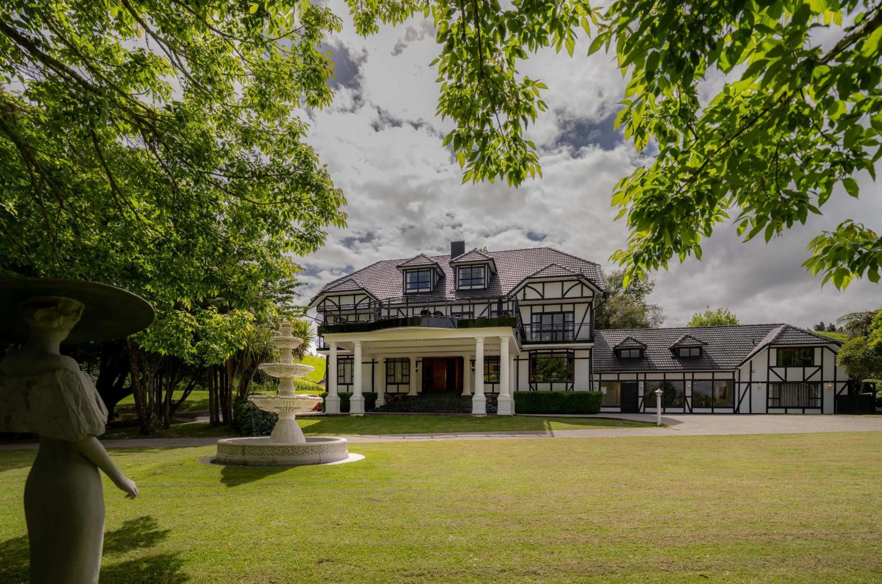 Property building in Hana Lodge