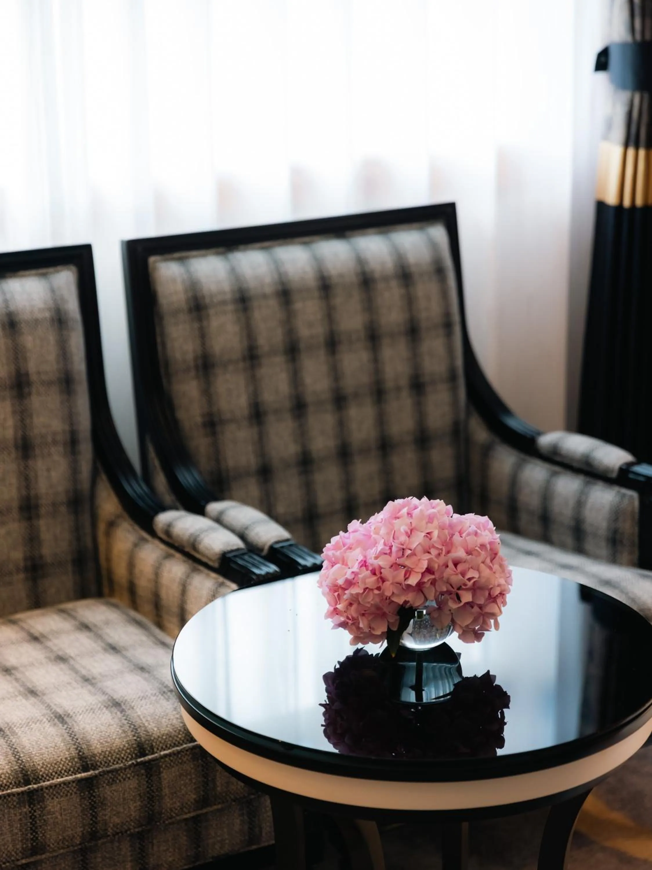 Seating area in Hana Lodge