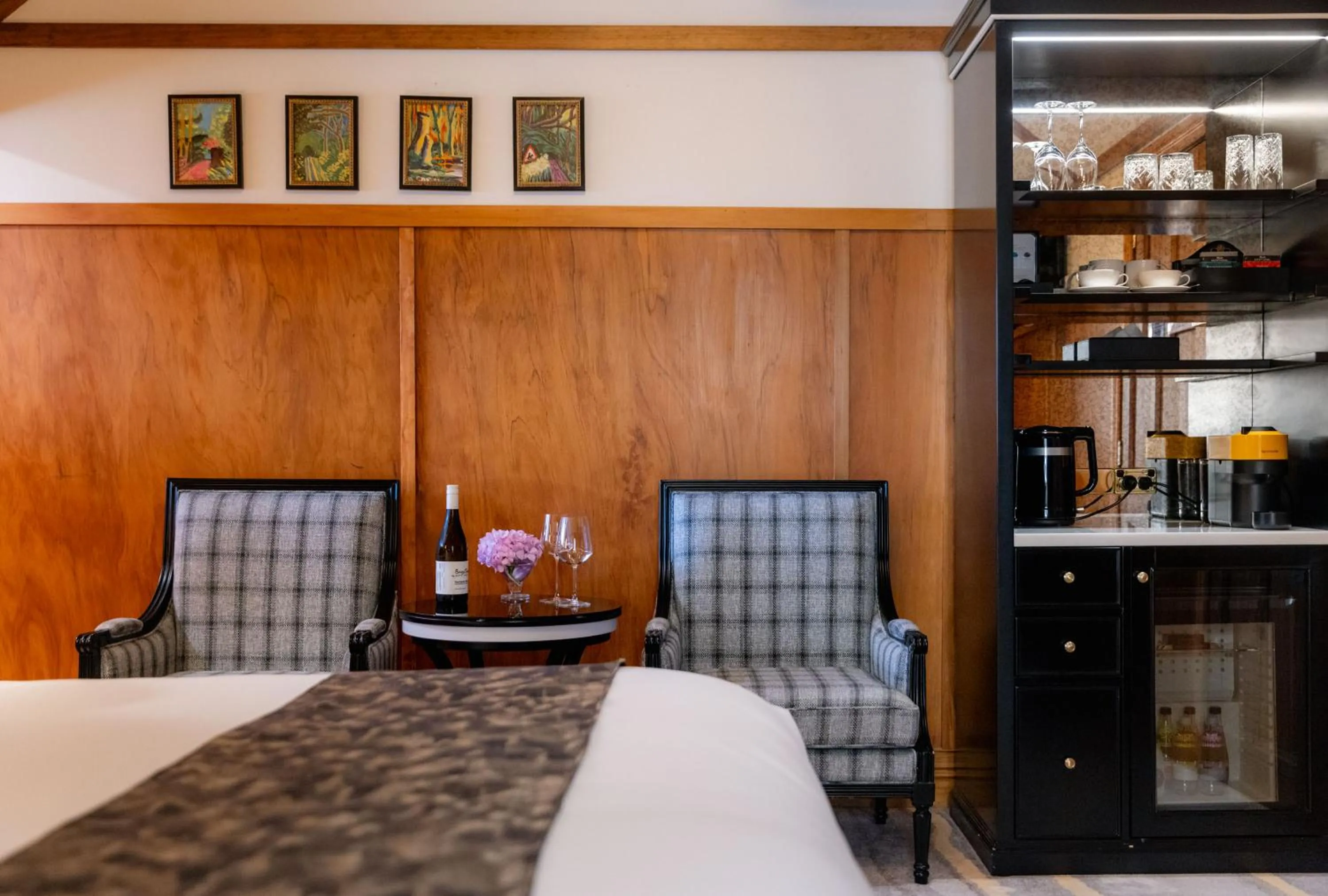 Coffee/tea facilities, Bed in Hana Lodge