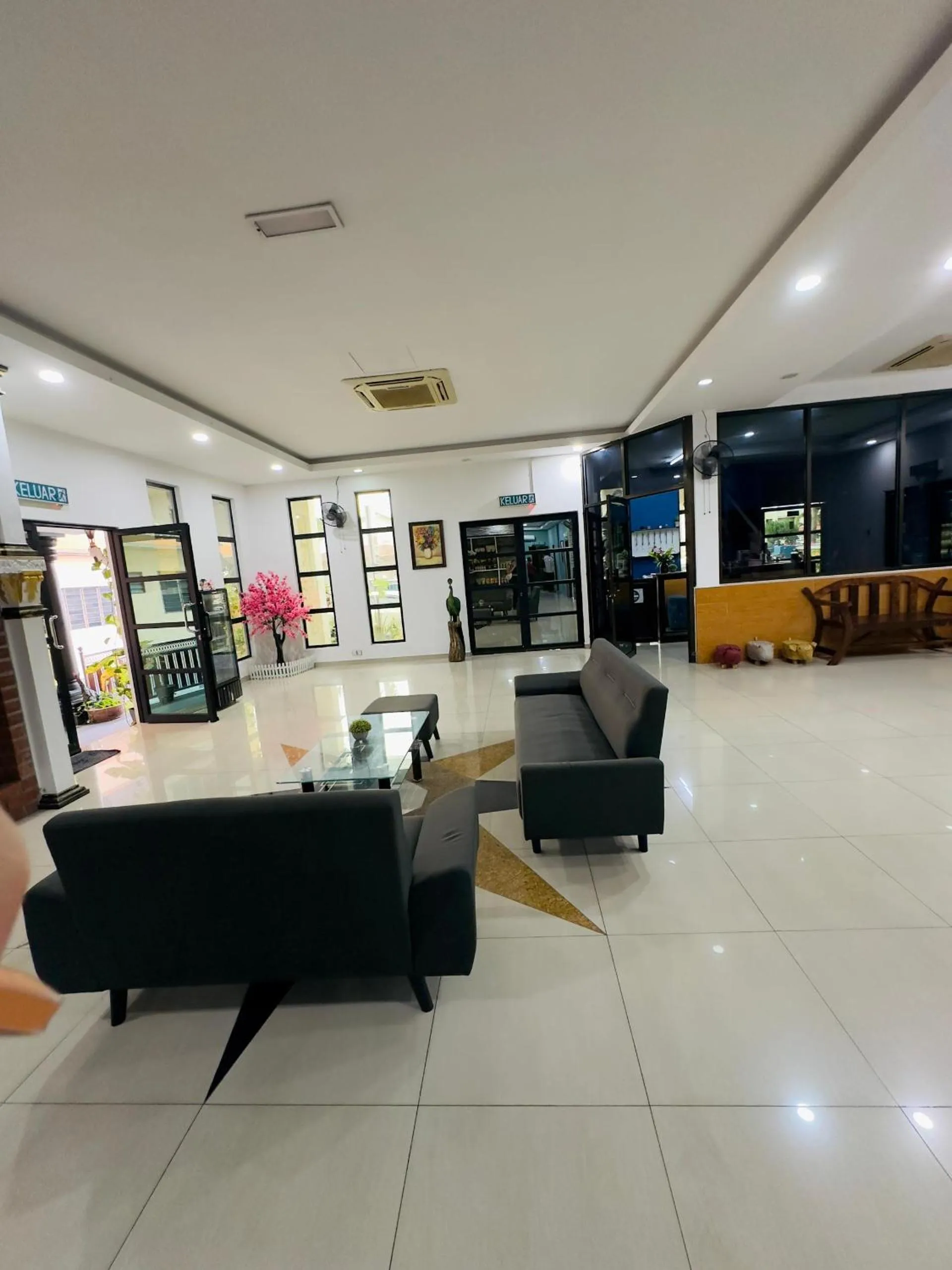 Property building in Maxwell inn