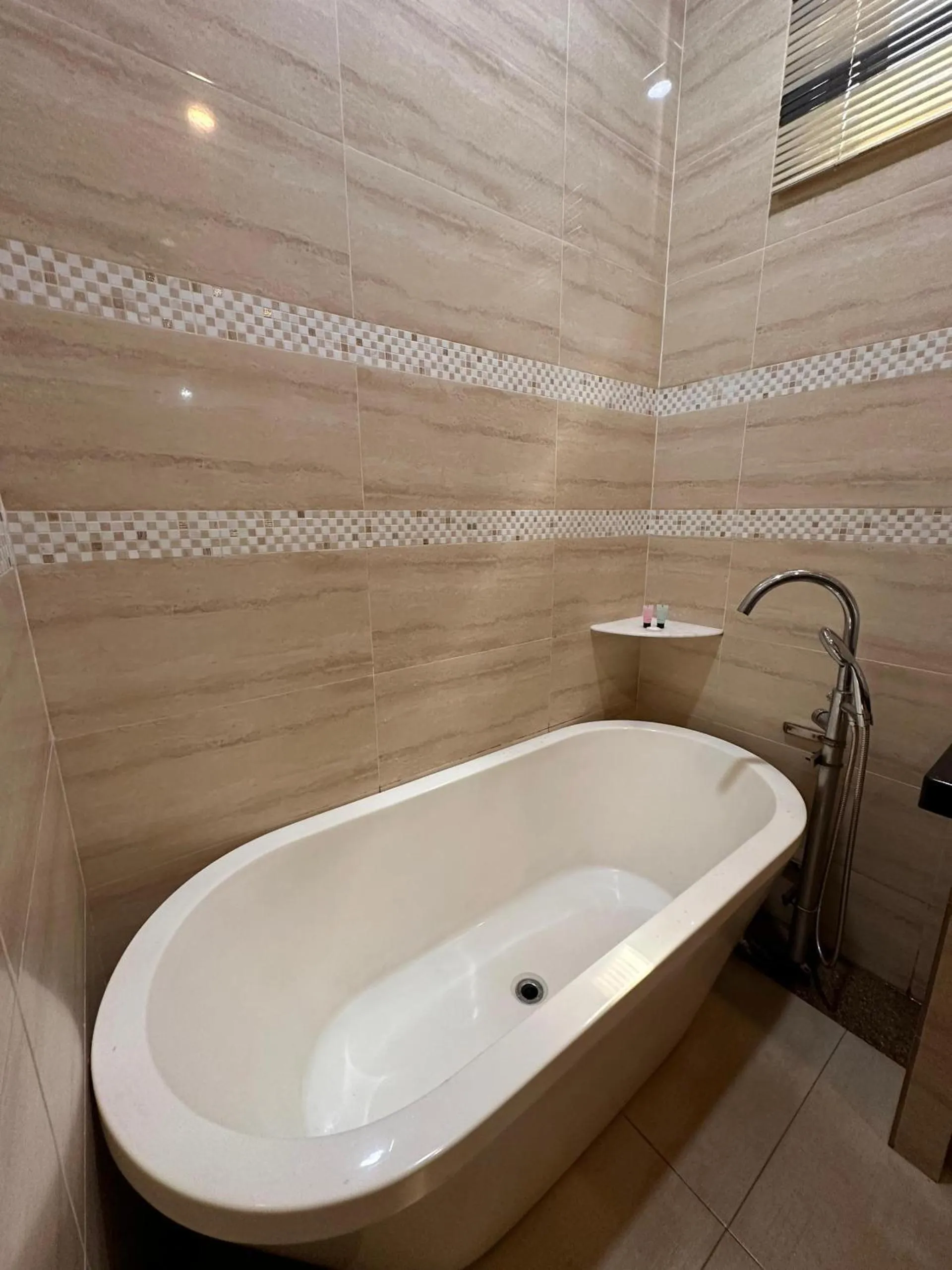 Bathroom in Maxwell inn