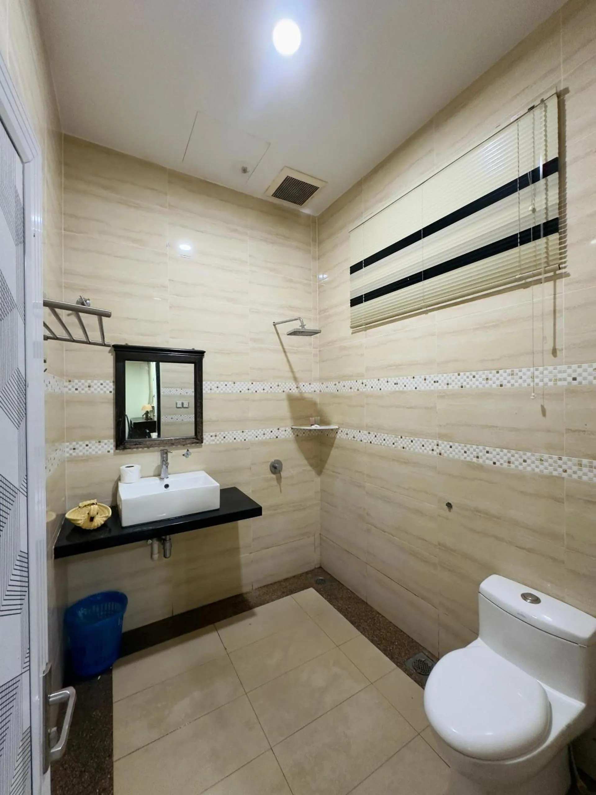 Bathroom in Maxwell inn