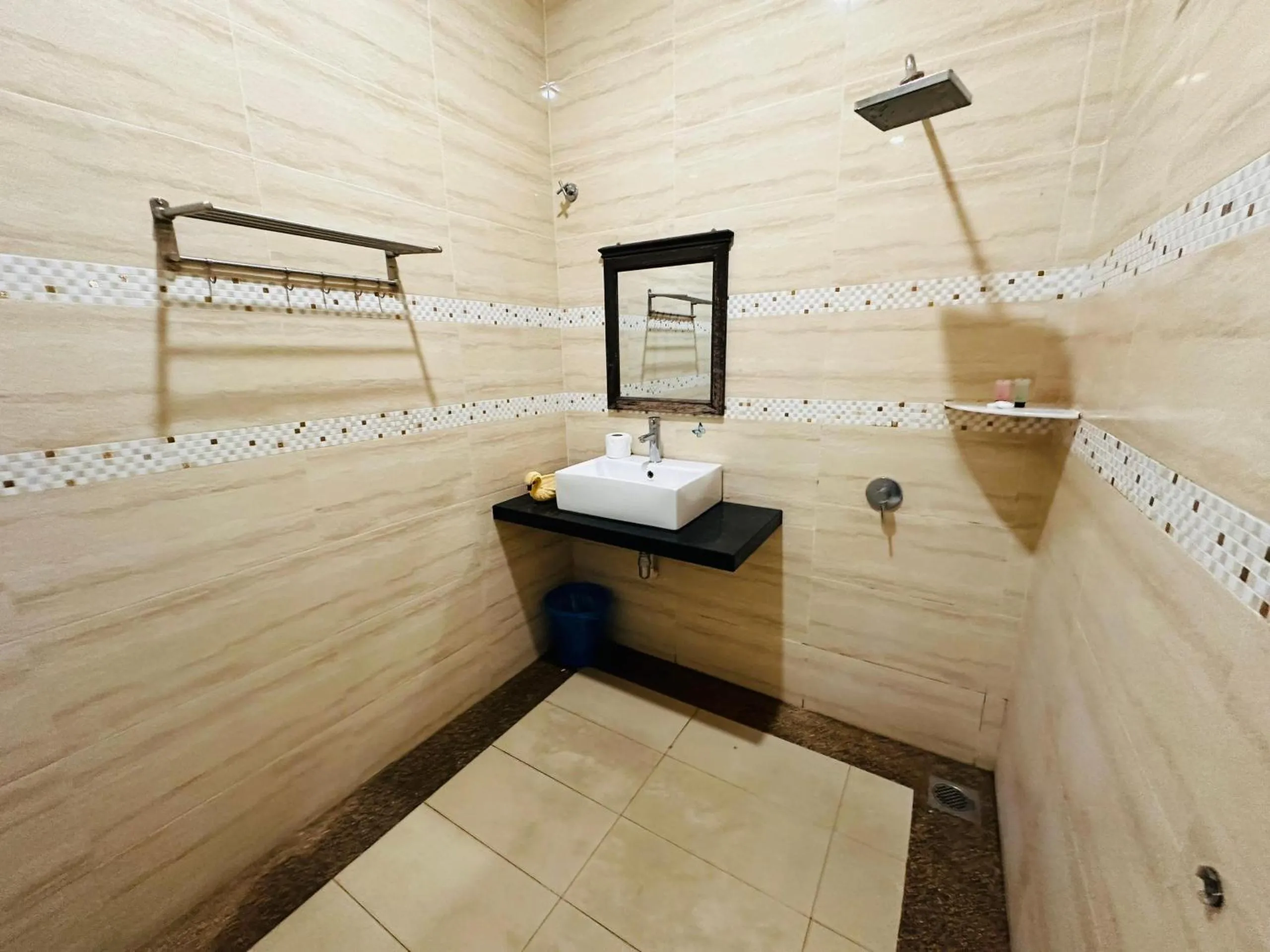 Property building in Maxwell inn