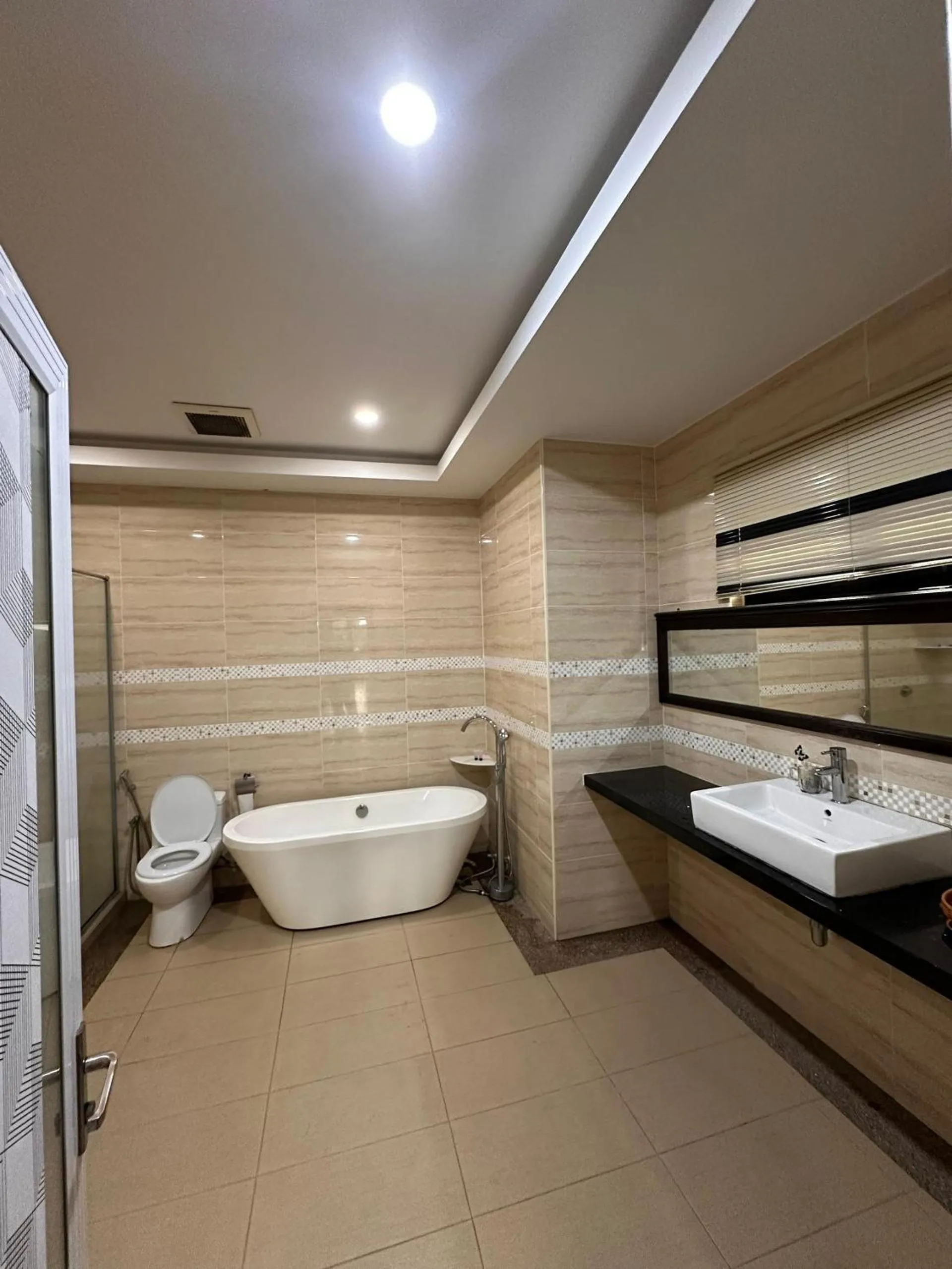 Bathroom in Maxwell inn