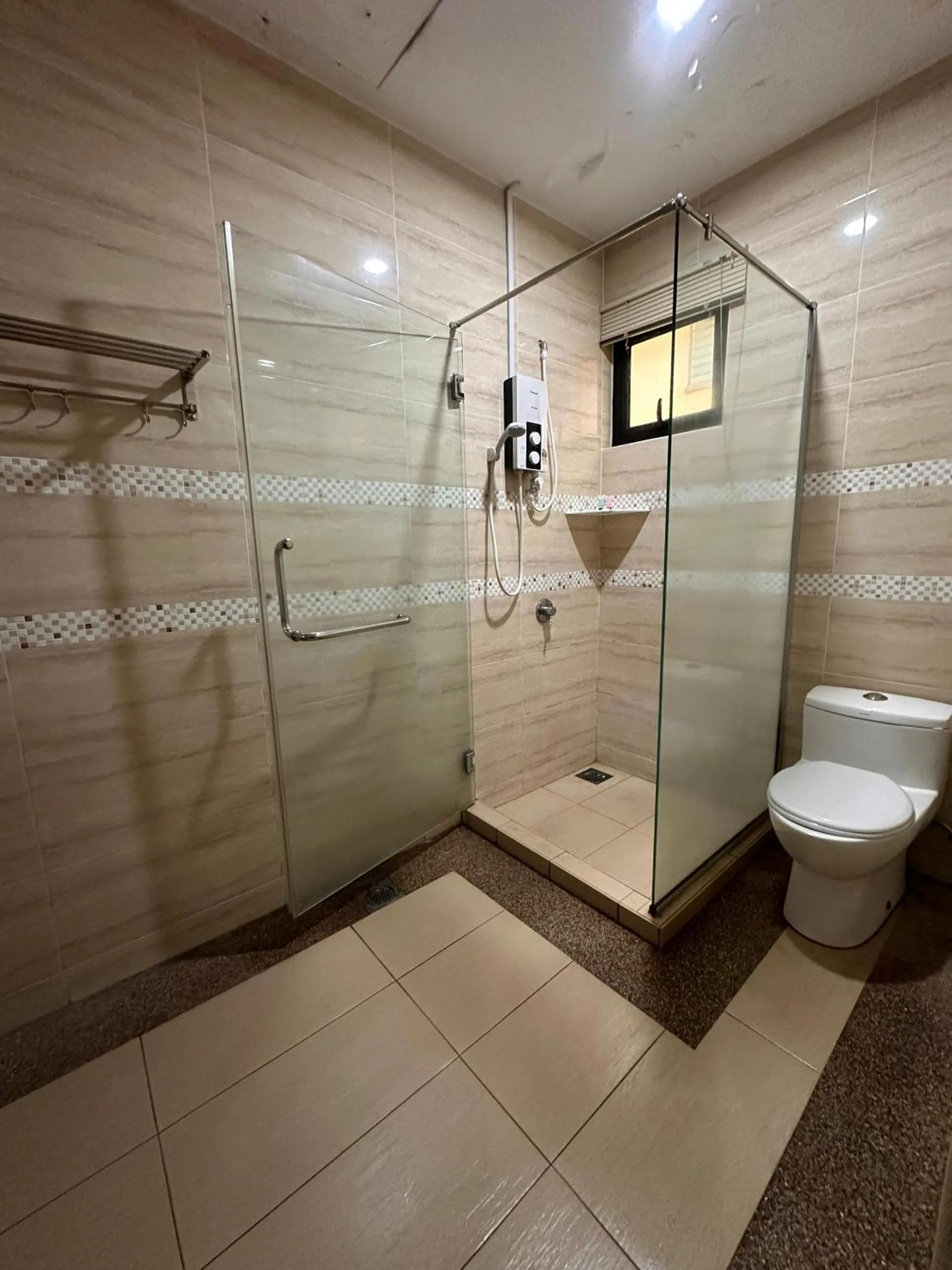 Bathroom in Maxwell inn