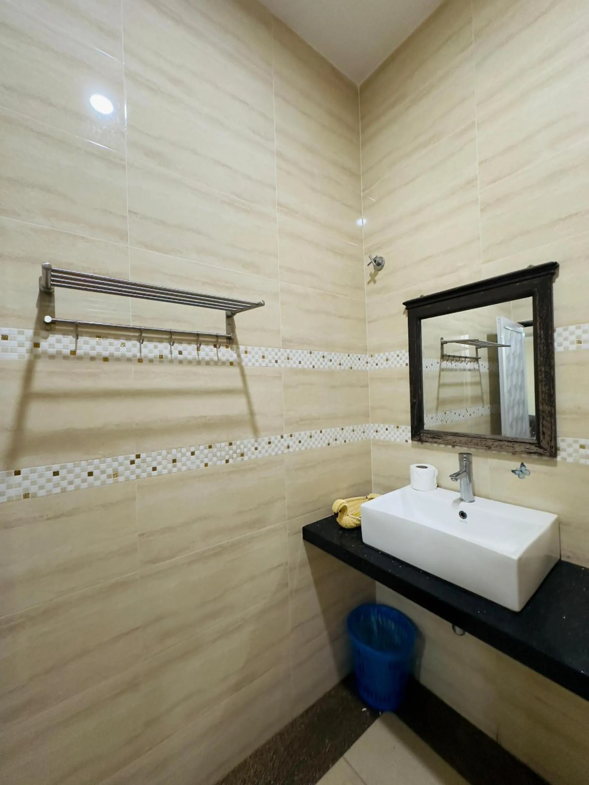 Bathroom in Maxwell inn