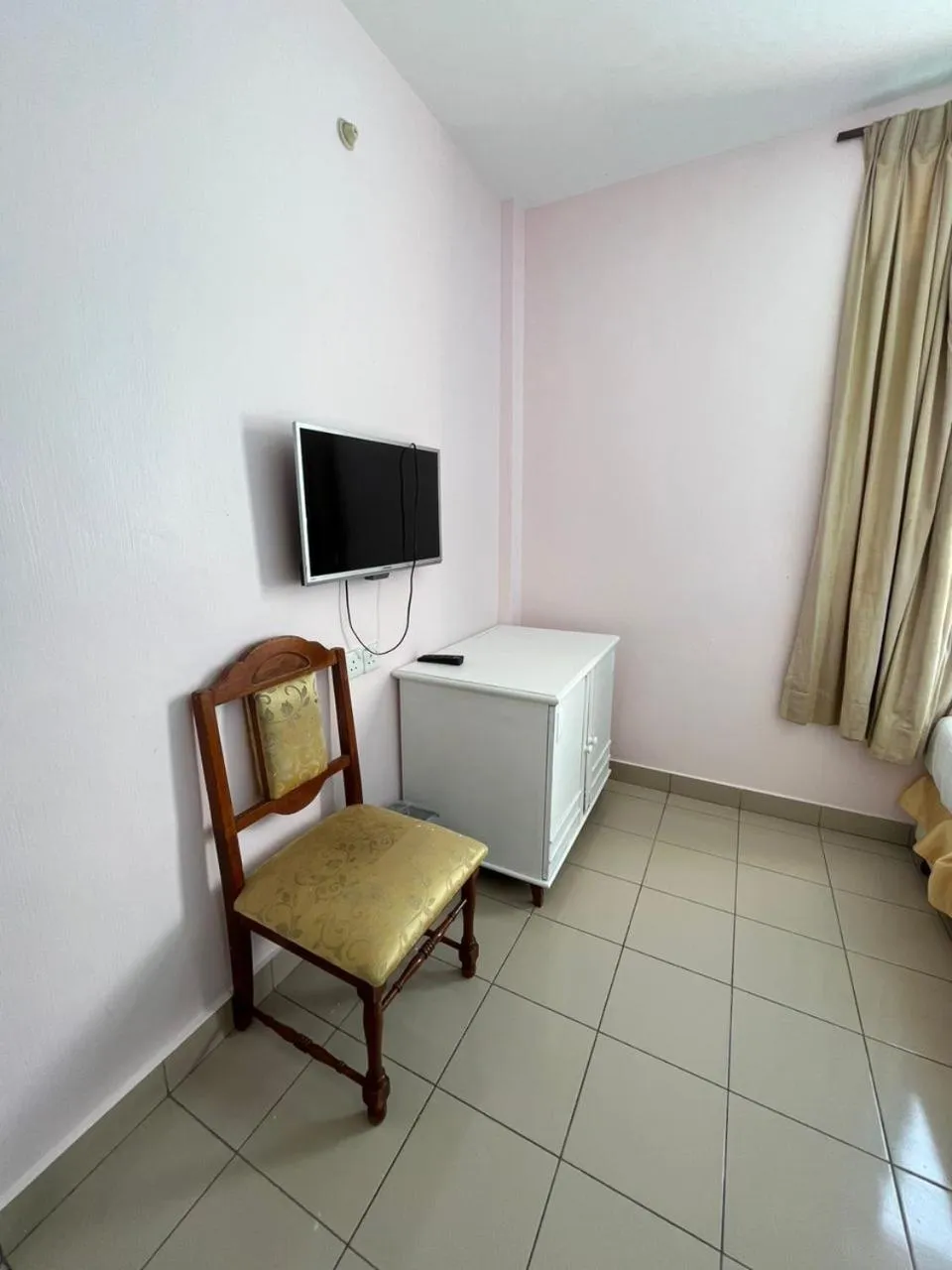 TV and multimedia, Bed in Joyful Motel