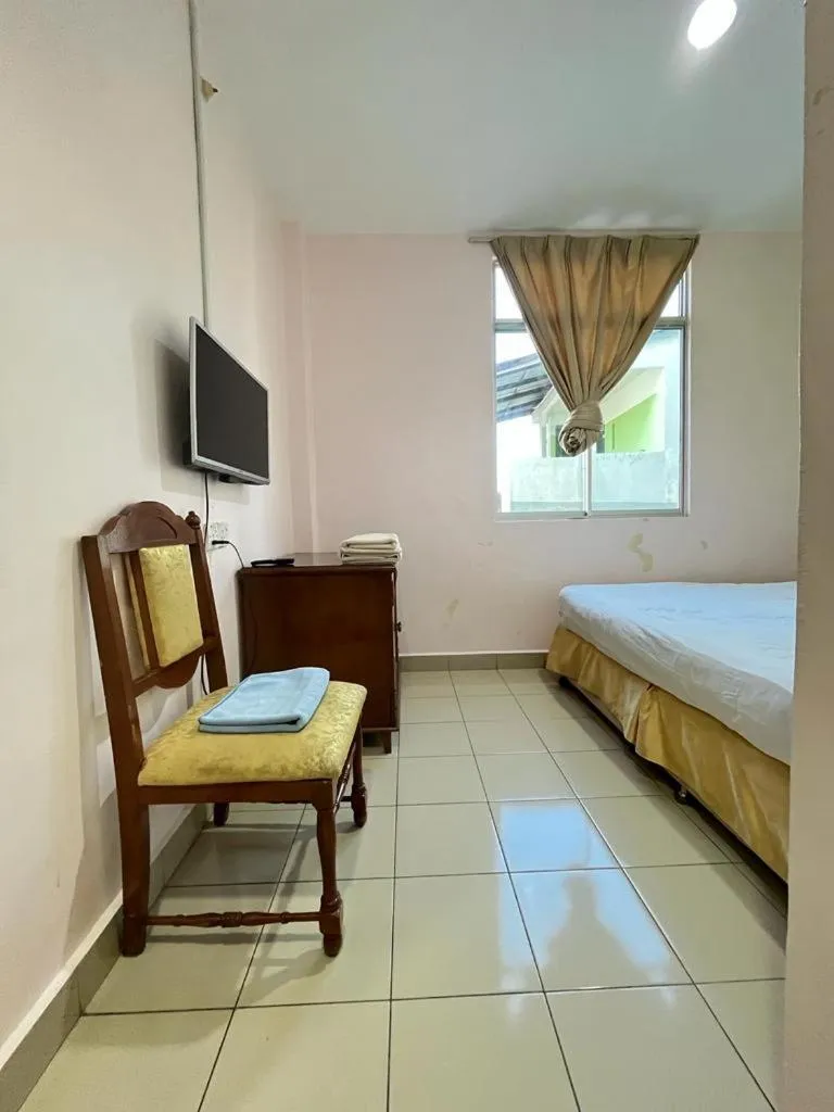 Bedroom, Bed in Joyful Motel