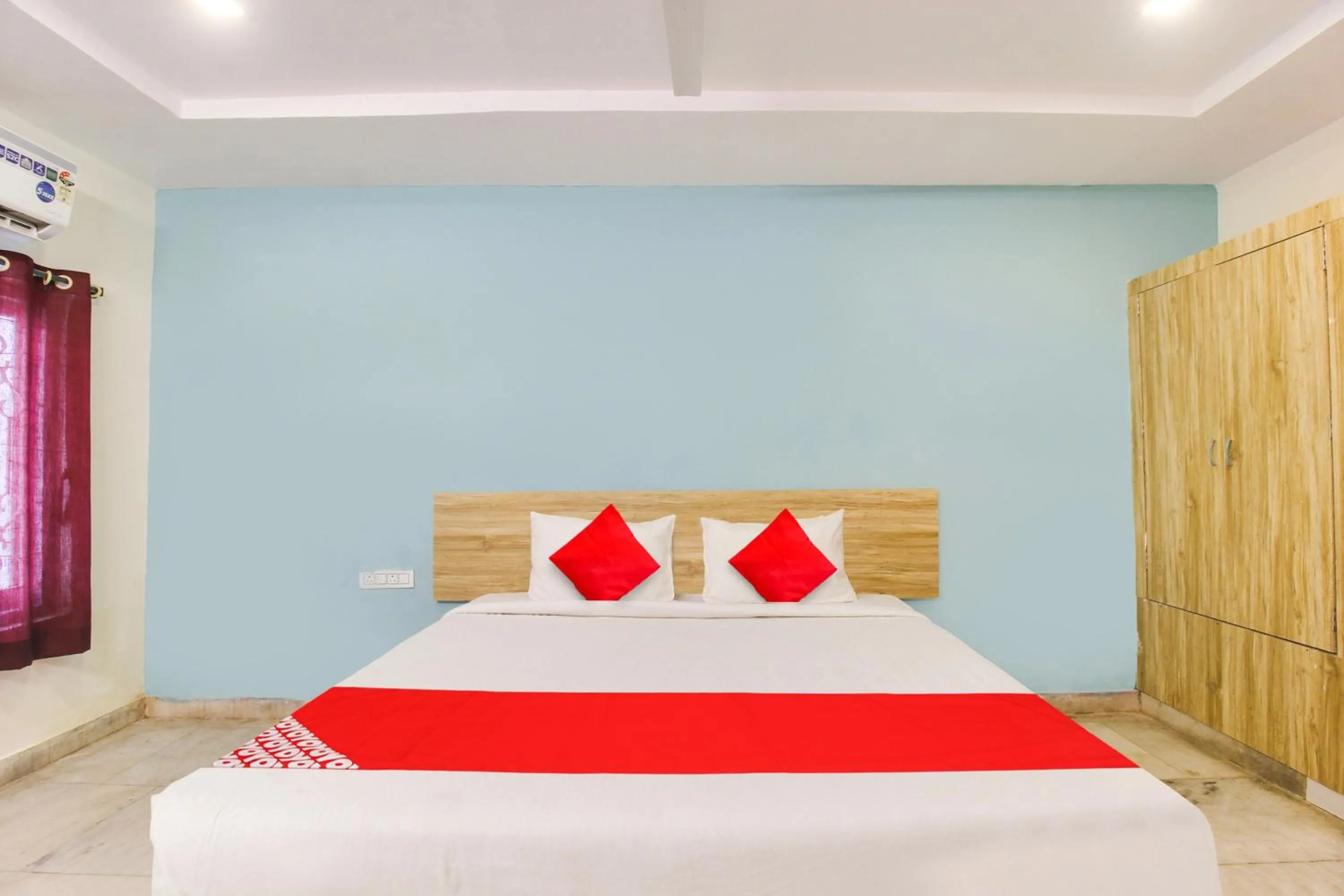 Bedroom, Bed in Hotel O R Squre Inn