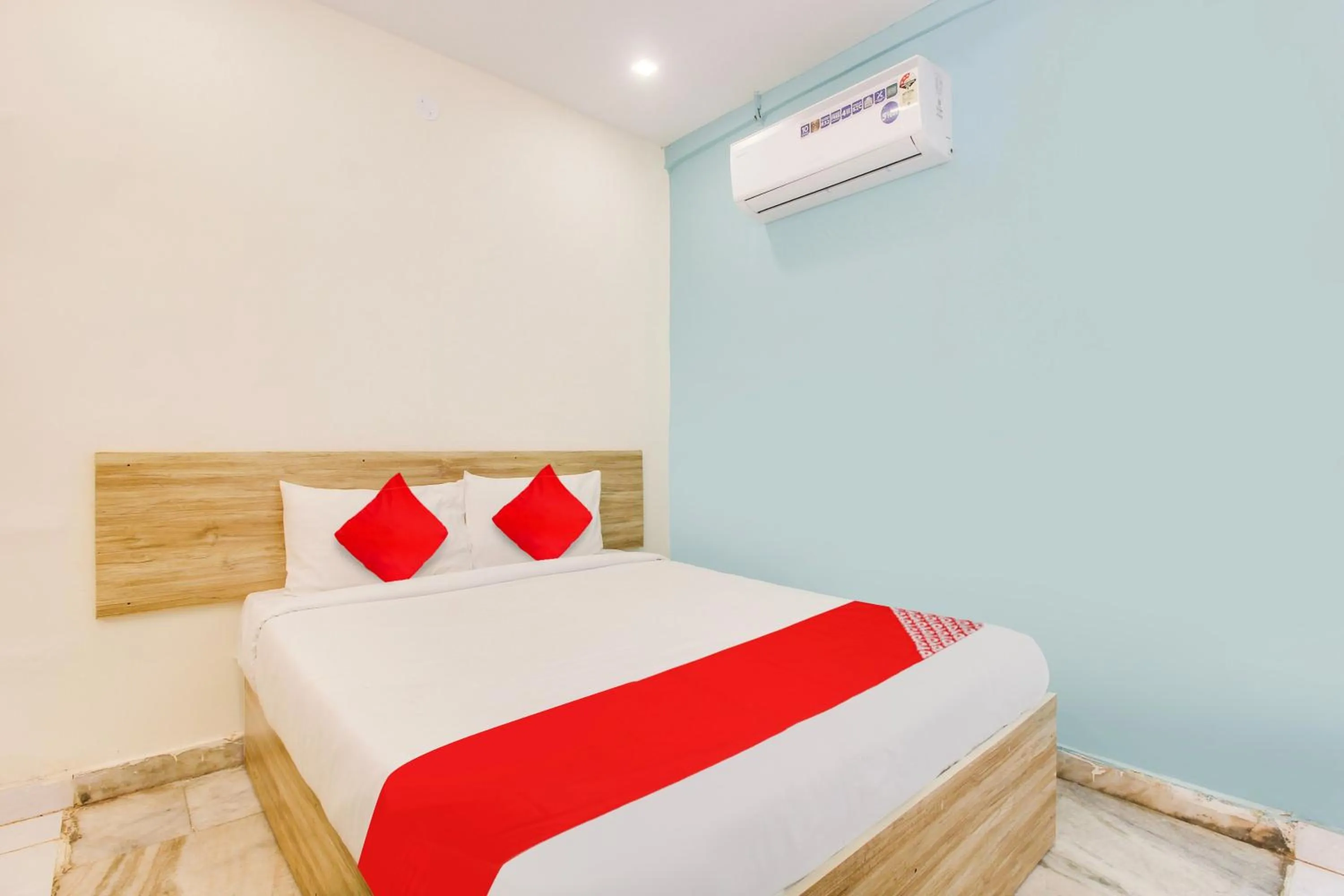 Bedroom, Bed in Hotel O R Squre Inn