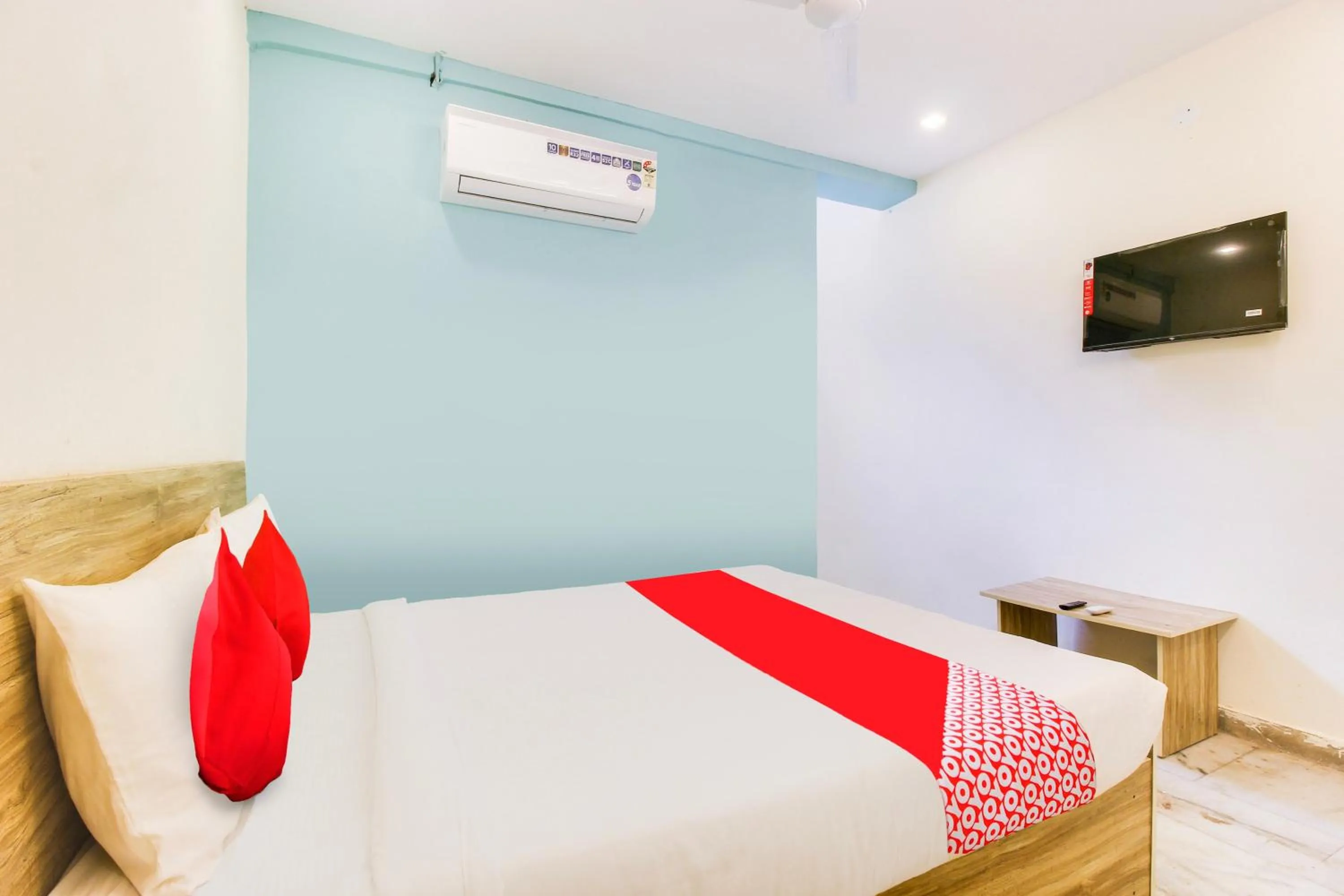 Bedroom, Bed in Hotel O R Squre Inn