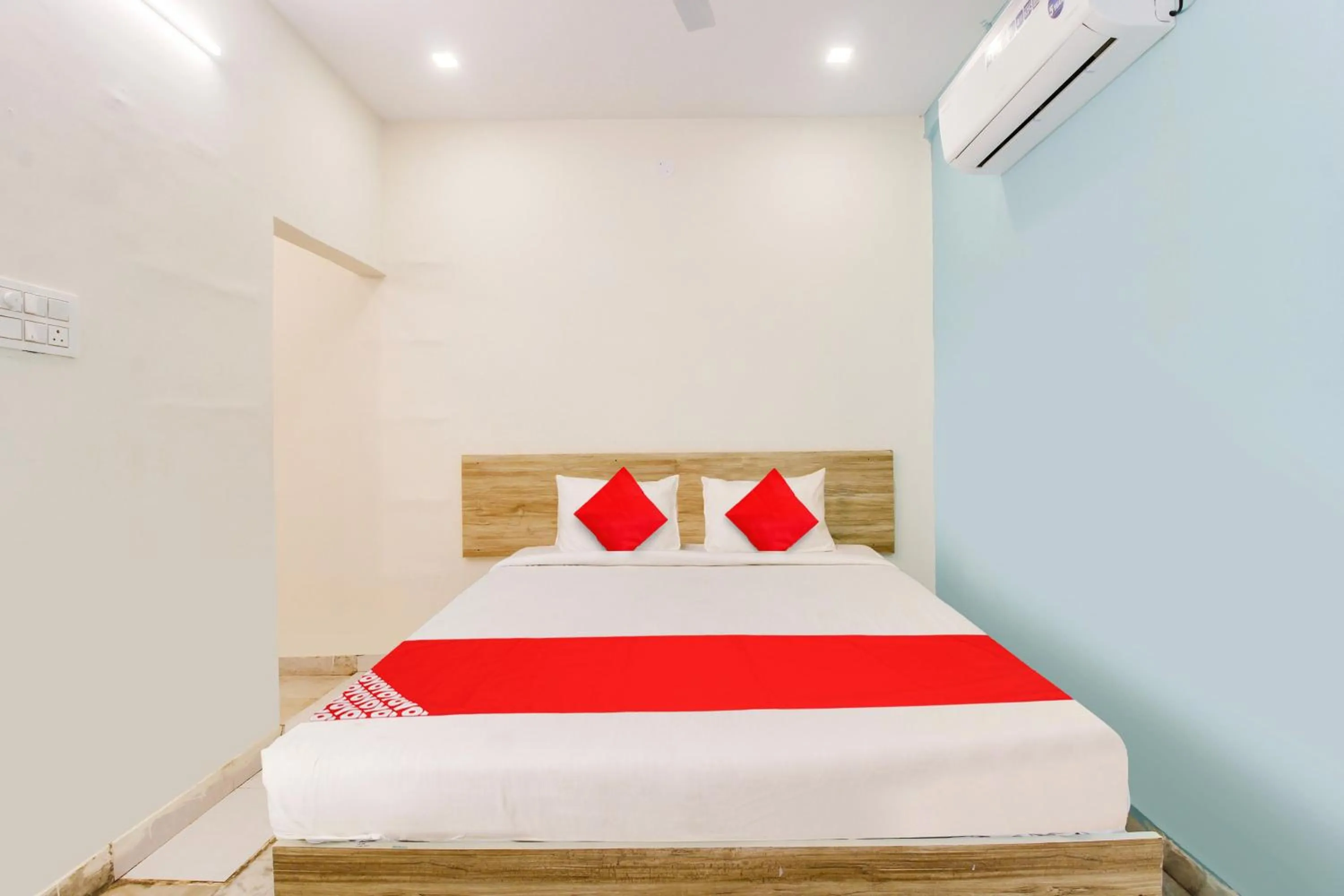 Bedroom, Bed in Hotel O R Squre Inn