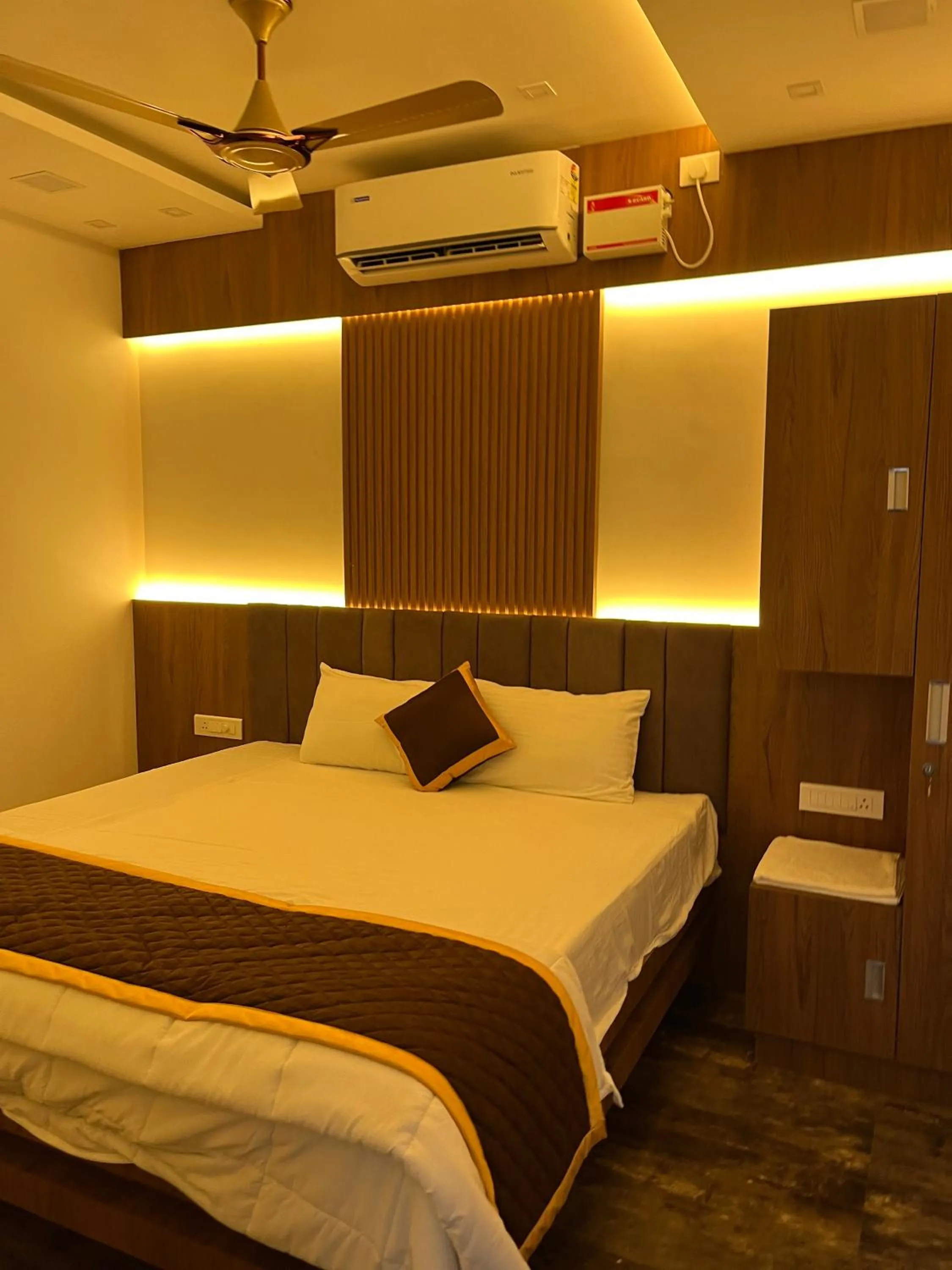 Bedroom, Bed in The Tendoinn