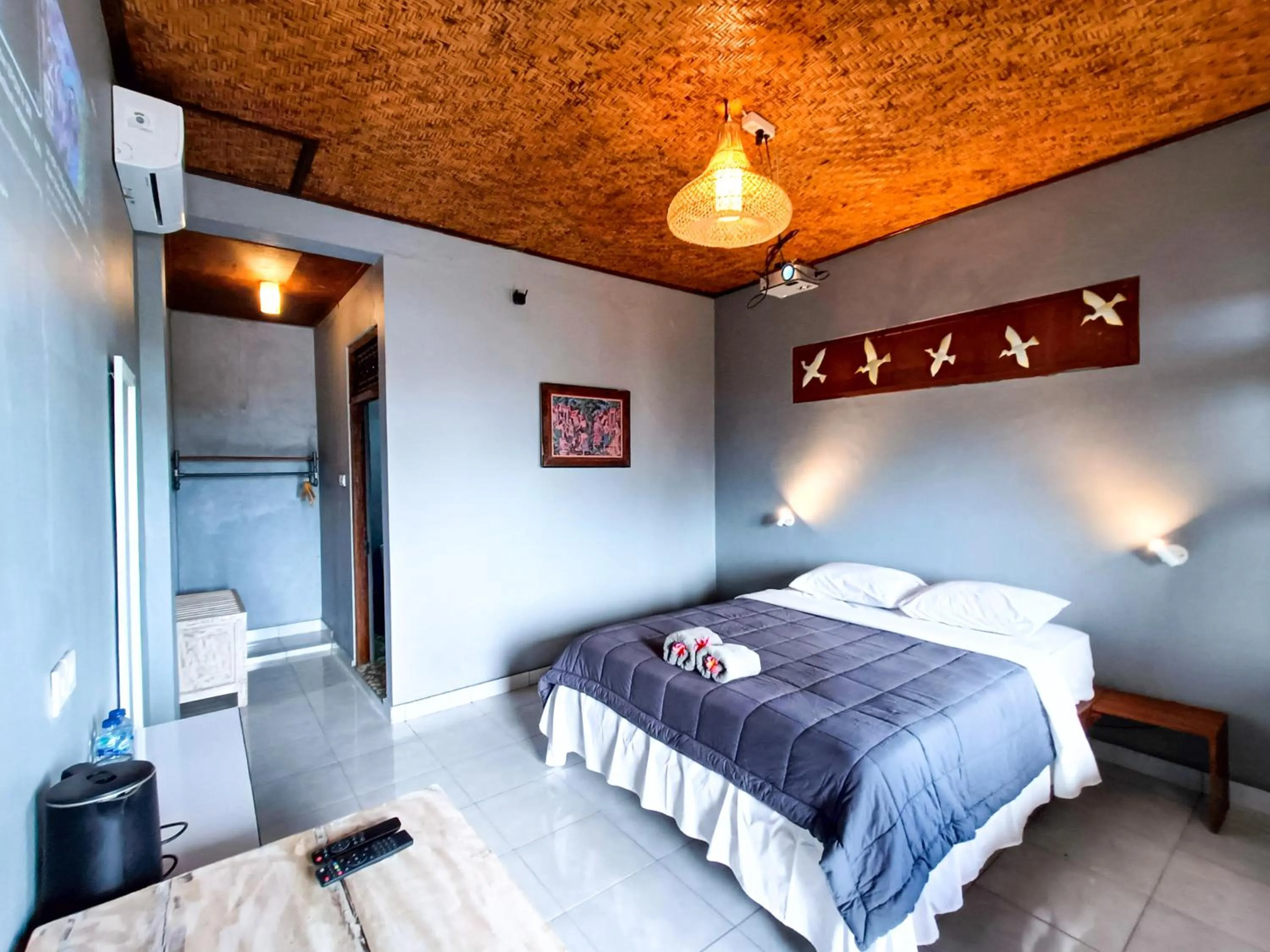 Bed in Nobody Inn Bali at Arya guest house