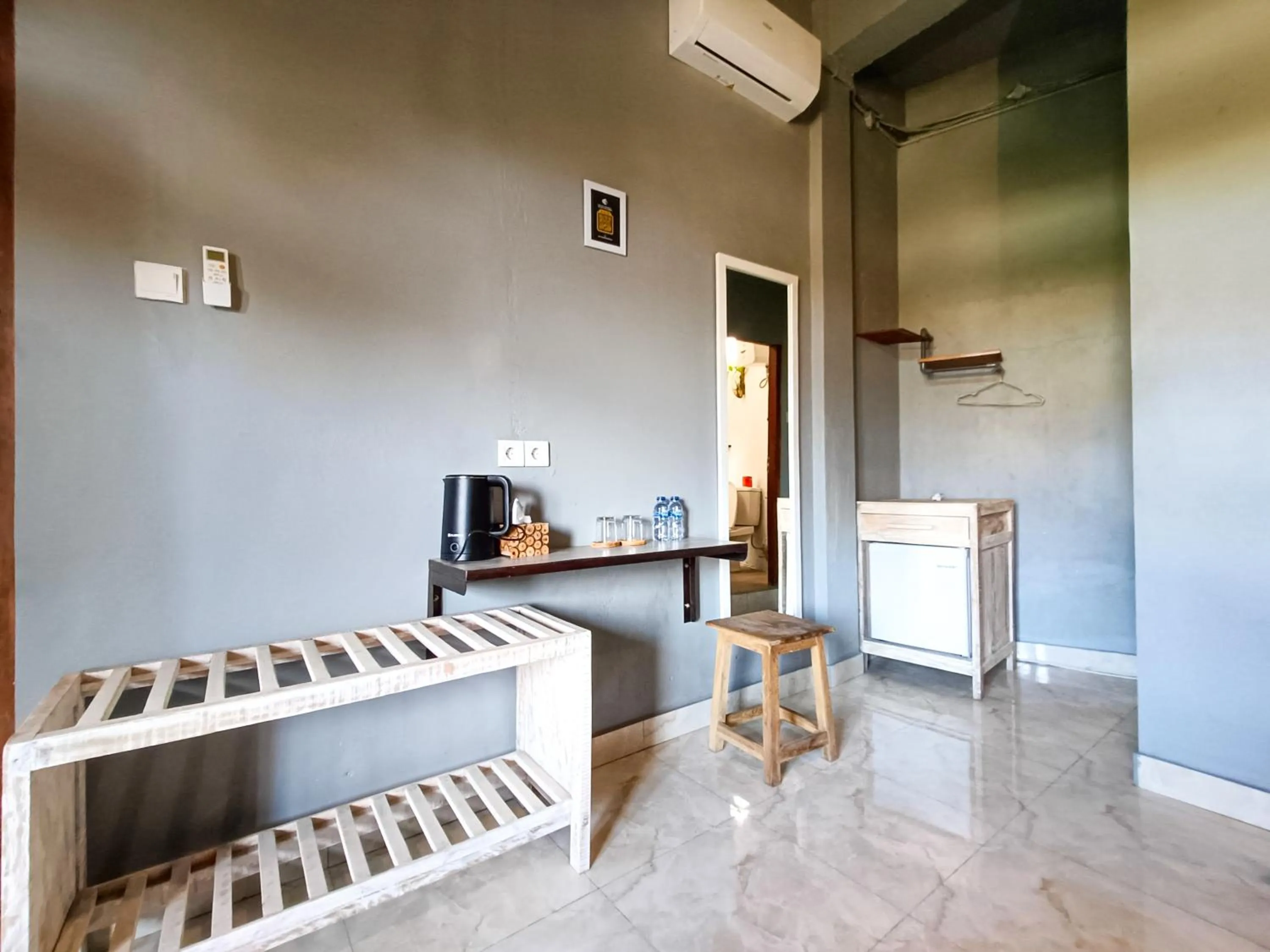 Photo of the whole room, Bed in Nobody Inn Bali at Arya guest house